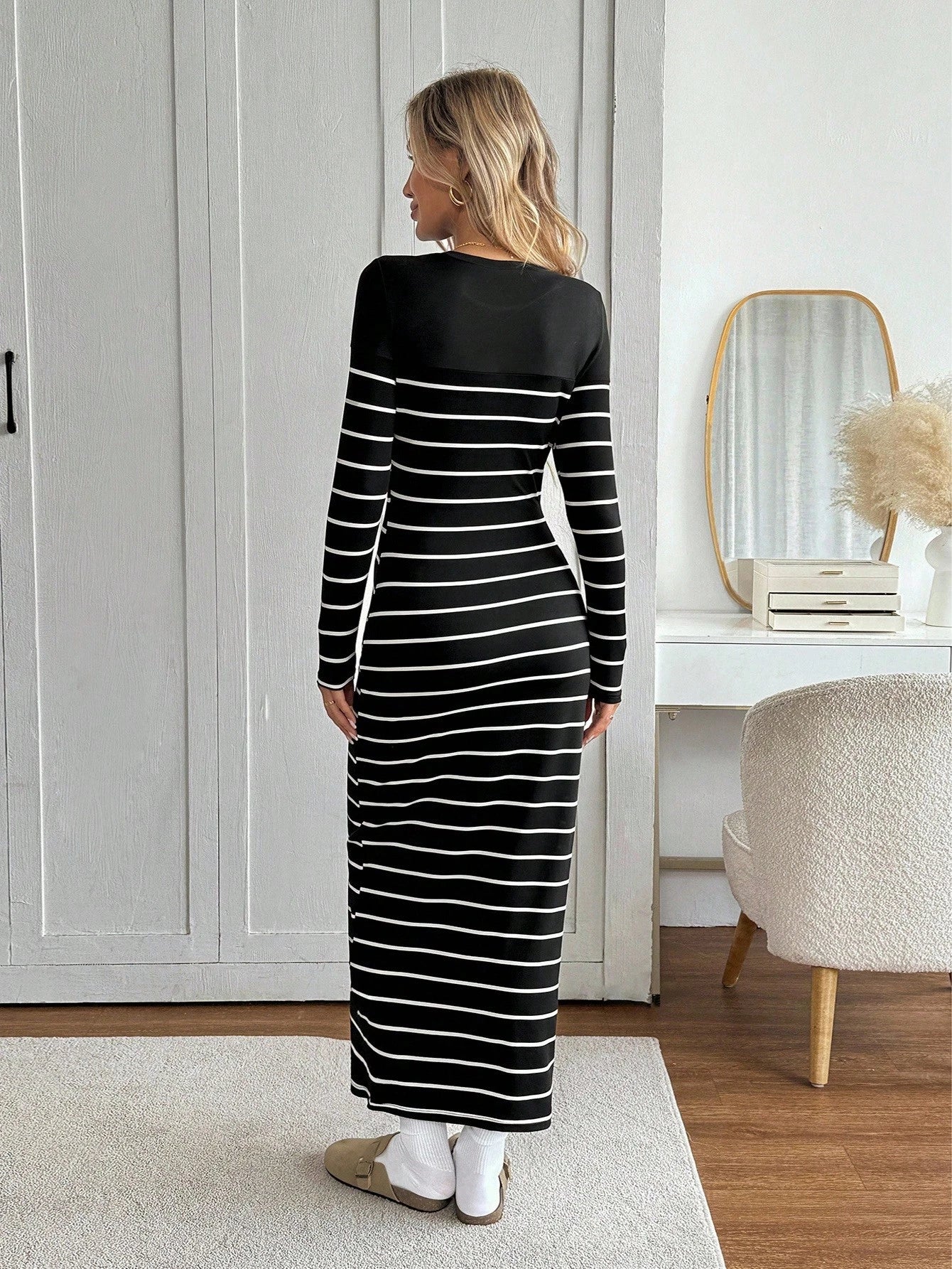 Easowa Black And White Striped Round Neck Fitted Waist Bodycon Long Sleeve Dress, Casual Relaxed Commuter Vintage Style For Women Maxi Stripe Brunch Autumn