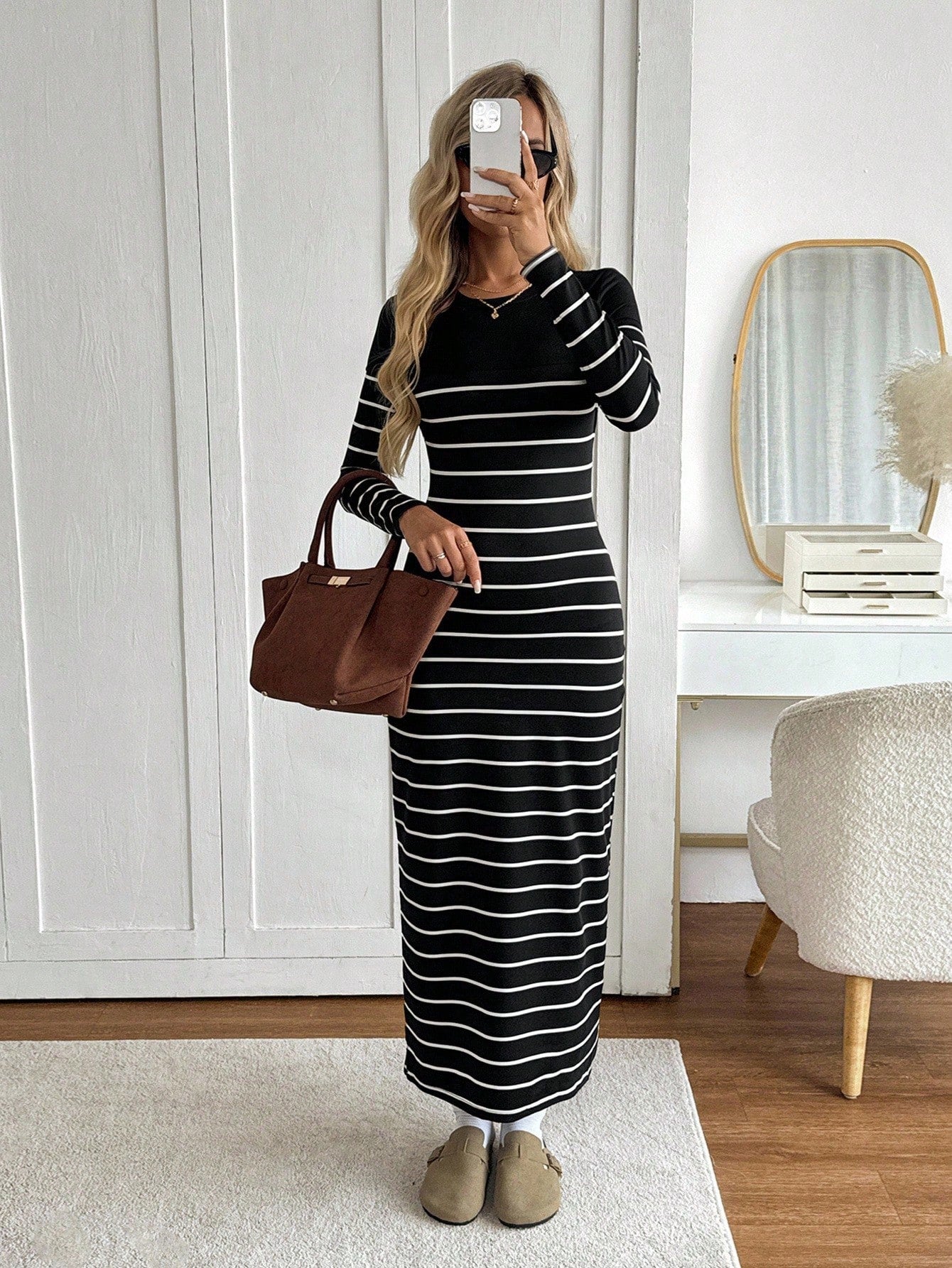 Easowa Black And White Striped Round Neck Fitted Waist Bodycon Long Sleeve Dress, Casual Relaxed Commuter Vintage Style For Women Maxi Stripe Brunch Autumn