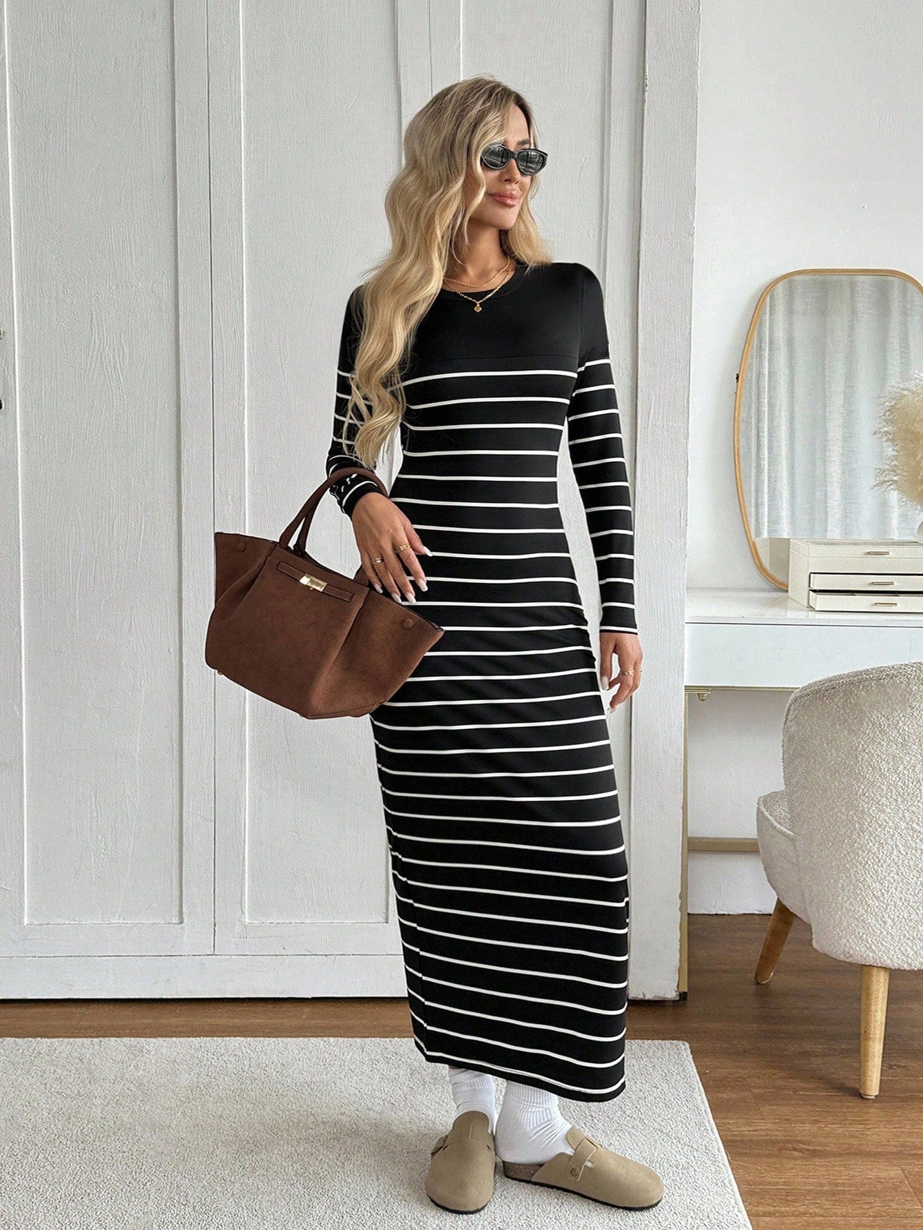 Easowa Black And White Striped Round Neck Fitted Waist Bodycon Long Sleeve Dress, Casual Relaxed Commuter Vintage Style For Women Maxi Stripe Brunch Autumn