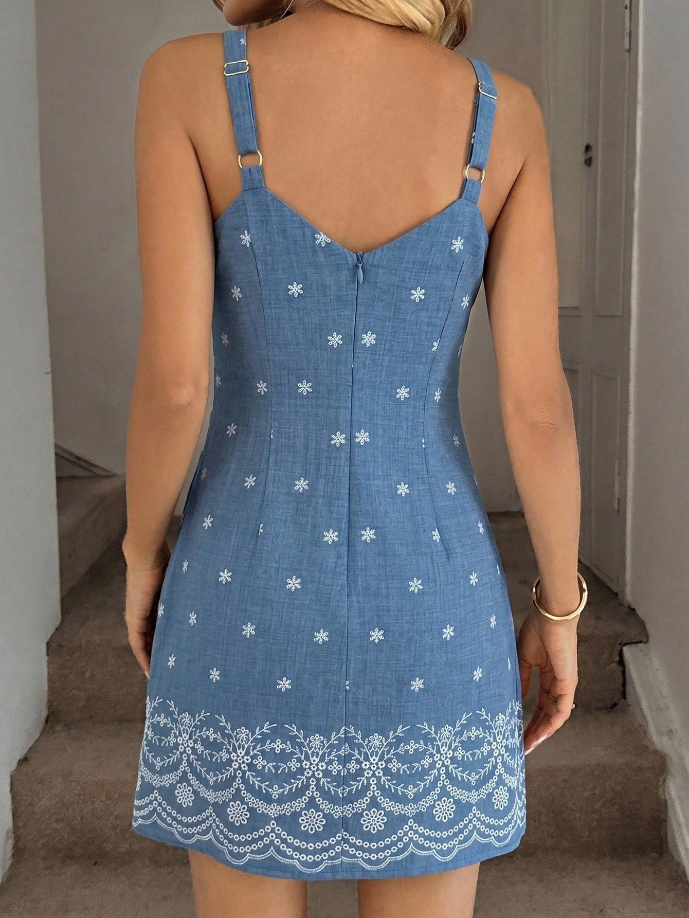 Easowa Women's Summer Ditsy Floral Sleeveless Mini Dress Brunch Picnic Vacation Blue And White Flower Cute Tropical