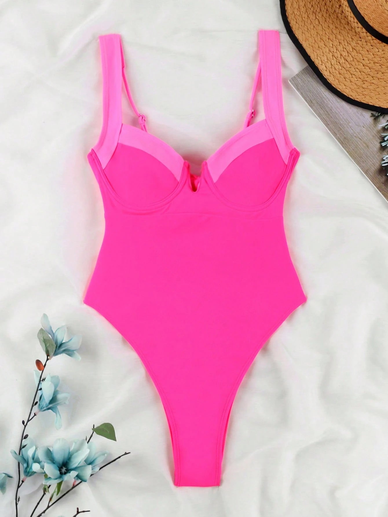 Elegant Black And White Wide Strap One-Piece Swimsuit, Sexy Swimwear Suitable For Beach Vacation And Party Summer