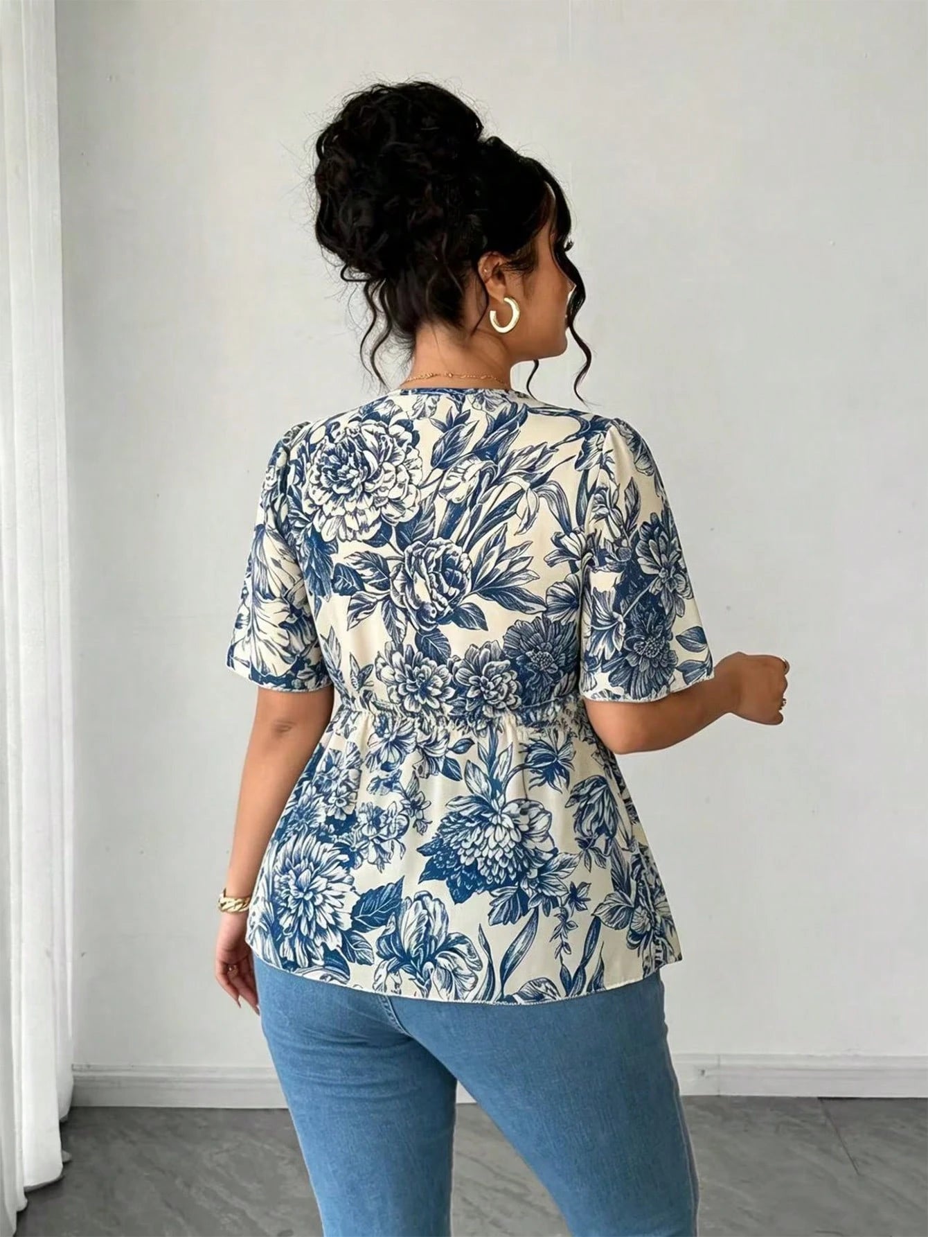 Elenzga Plus Size Polka Dot Floral Chiffon Blouse, Twisted Hem Design, Elegant Commuter Versatile. Spring/Summer Textured Fabric, Suitable For Party, Date, Holiday Outing.