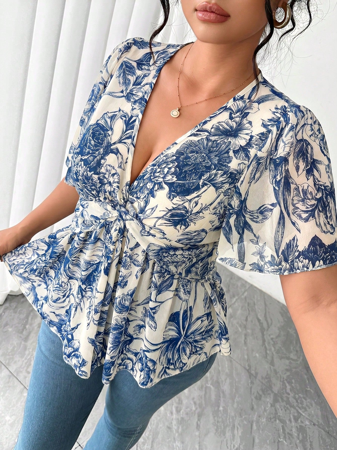 Elenzga Plus Size Polka Dot Floral Chiffon Blouse, Twisted Hem Design, Elegant Commuter Versatile. Spring/Summer Textured Fabric, Suitable For Party, Date, Holiday Outing.