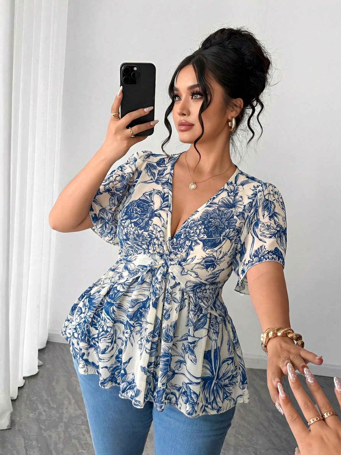 Elenzga Plus Size Polka Dot Floral Chiffon Blouse, Twisted Hem Design, Elegant Commuter Versatile. Spring/Summer Textured Fabric, Suitable For Party, Date, Holiday Outing.
