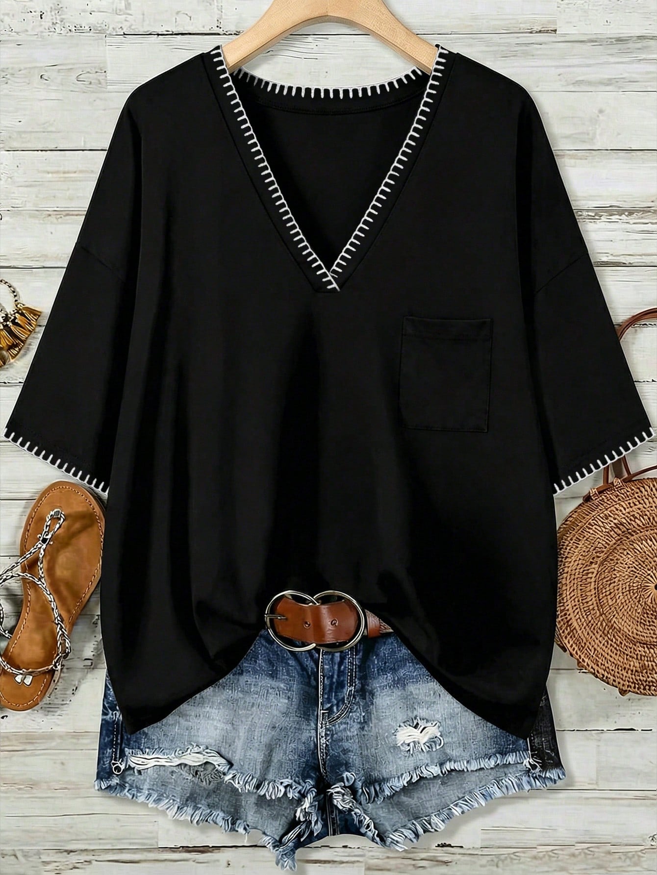 EMERY ROSE Casual Minimalist Handmade Shell Flower Decor V-Neck Loose T-Shirt For Plus Size Women, Black Top, Suitable For Summer