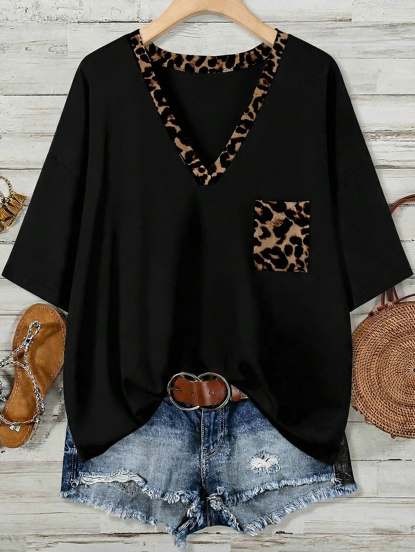 EMERY ROSE Casual Minimalist Handmade Shell Flower Decor V-Neck Loose T-Shirt For Plus Size Women, Black Top, Suitable For Summer
