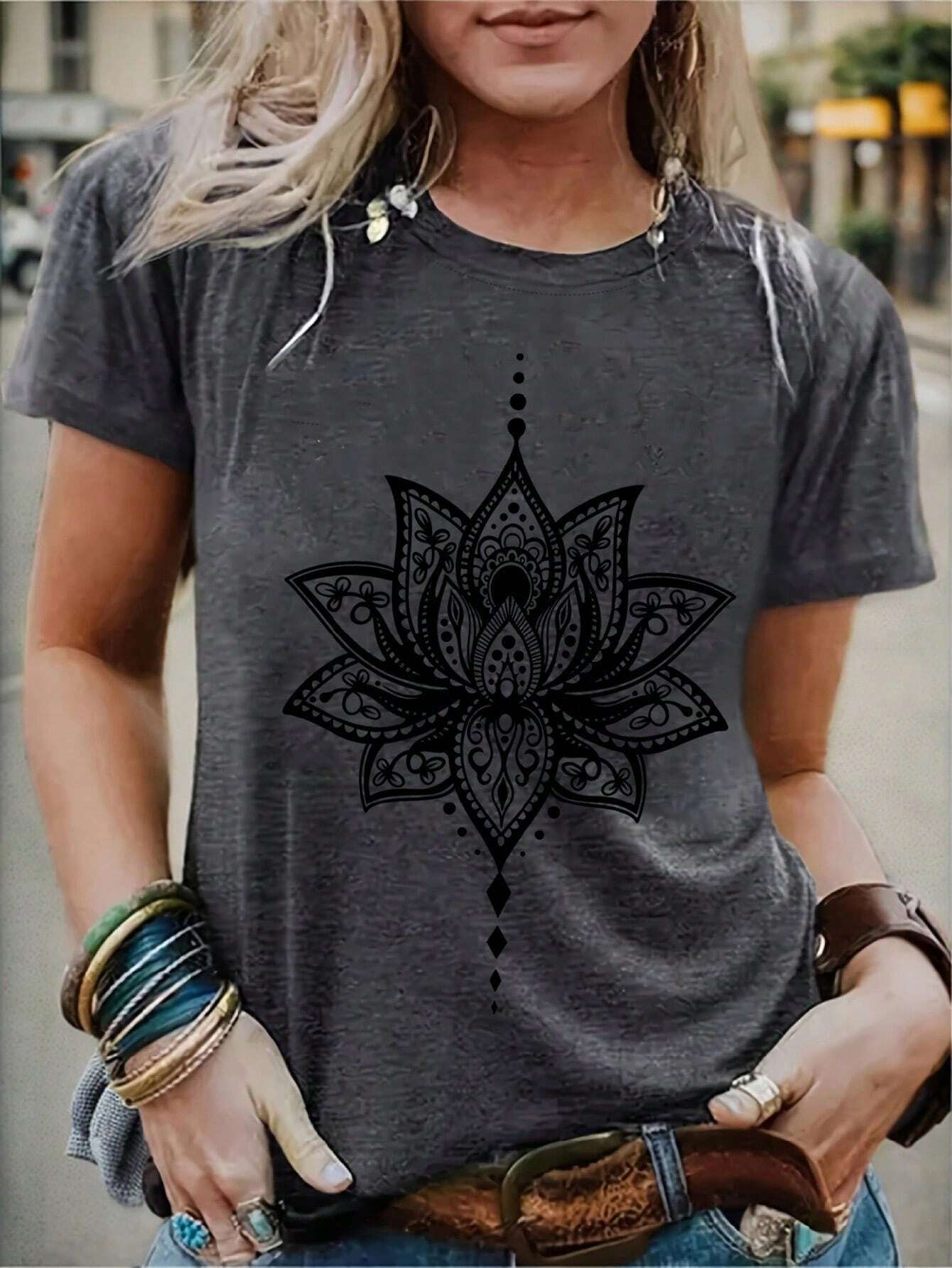 EMERY ROSE Casual Minimalist Lotus Print Round Neck Short Sleeve Form-Fitting Plus Size T-Shirt For Women, Suitable For Summer Suitable For Going Out