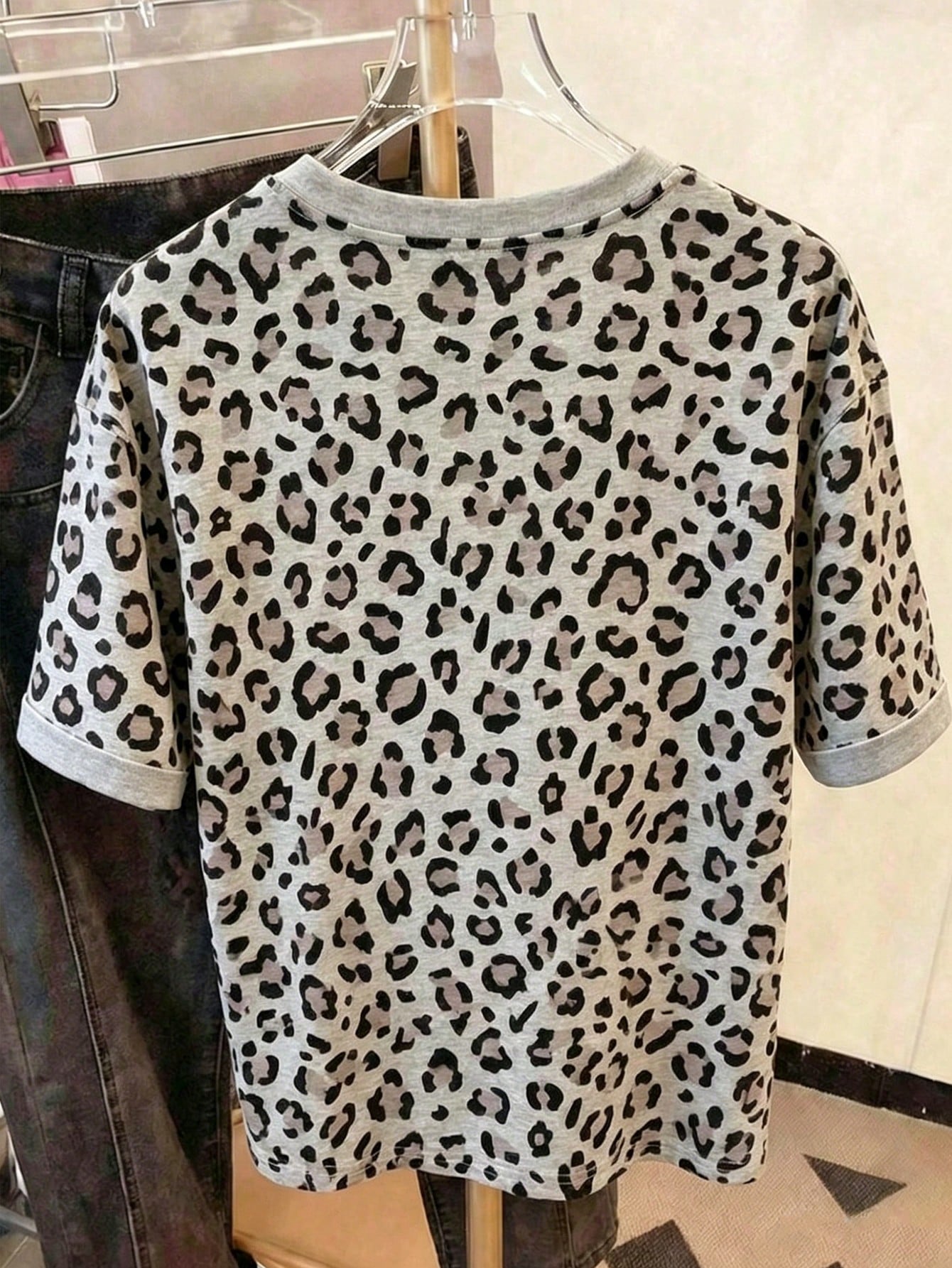 EMERY ROSE Grey Leopard Print Crew Neck Short Sleeve Top, Casual And Comfortable Spring/Summer Style