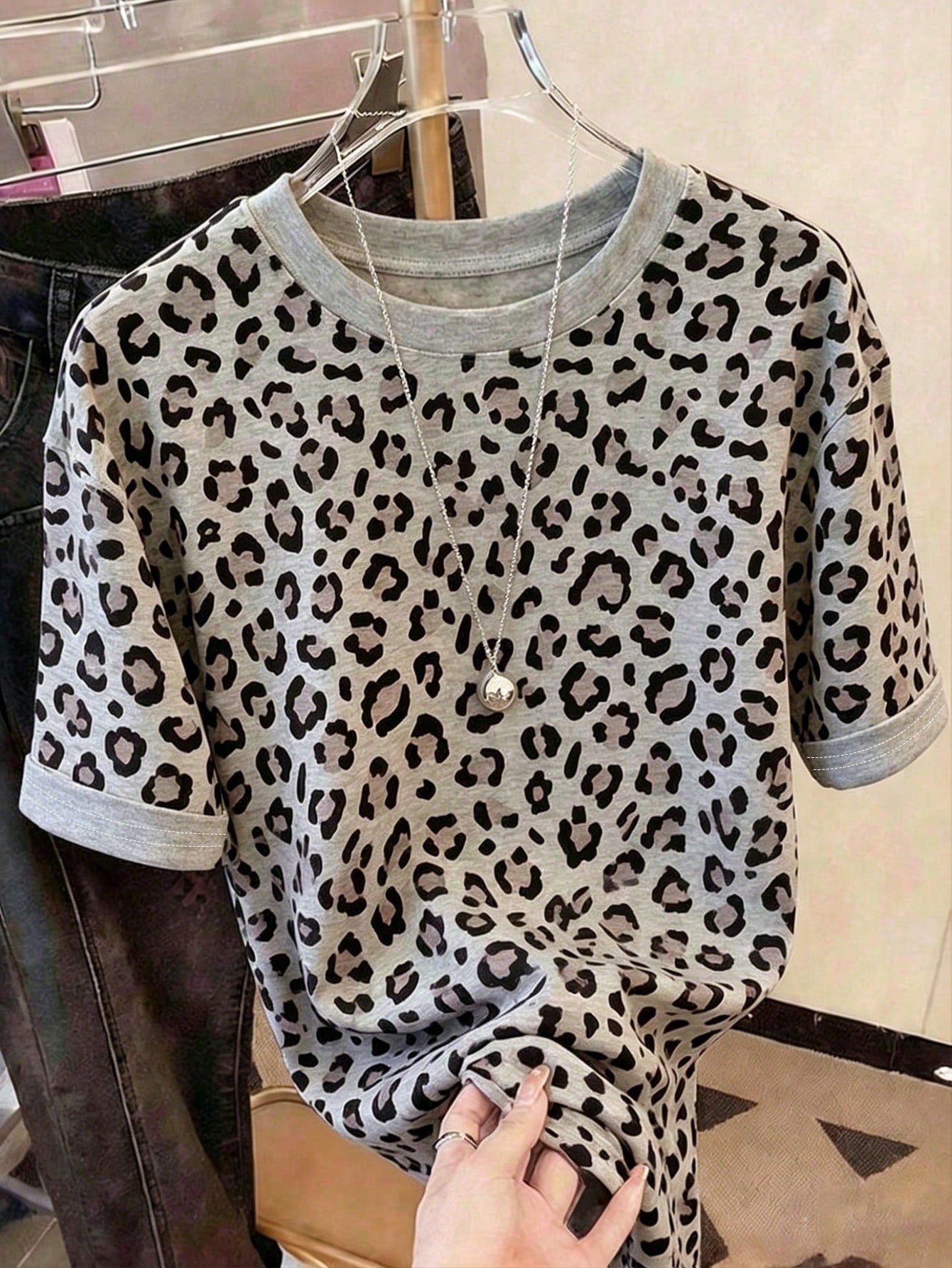 EMERY ROSE Grey Leopard Print Crew Neck Short Sleeve Top, Casual And Comfortable Spring/Summer Style