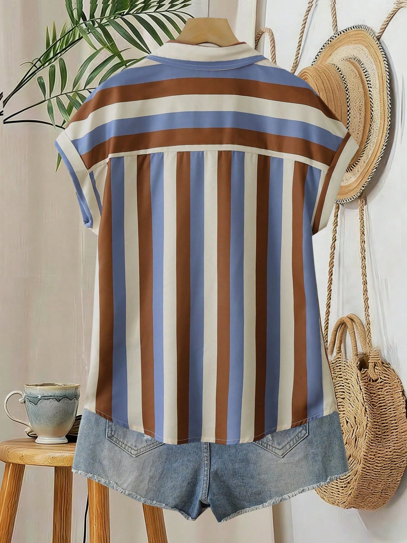EMERY ROSE Plus Size Contrast Color Vertical Striped Collar Rolled Hem Short Sleeve Shirt