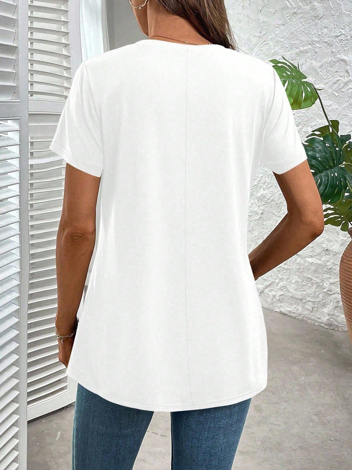 EMERY ROSE Plus Size Solid Short-Sleeved Casual V Neck T-Shirt For Summer