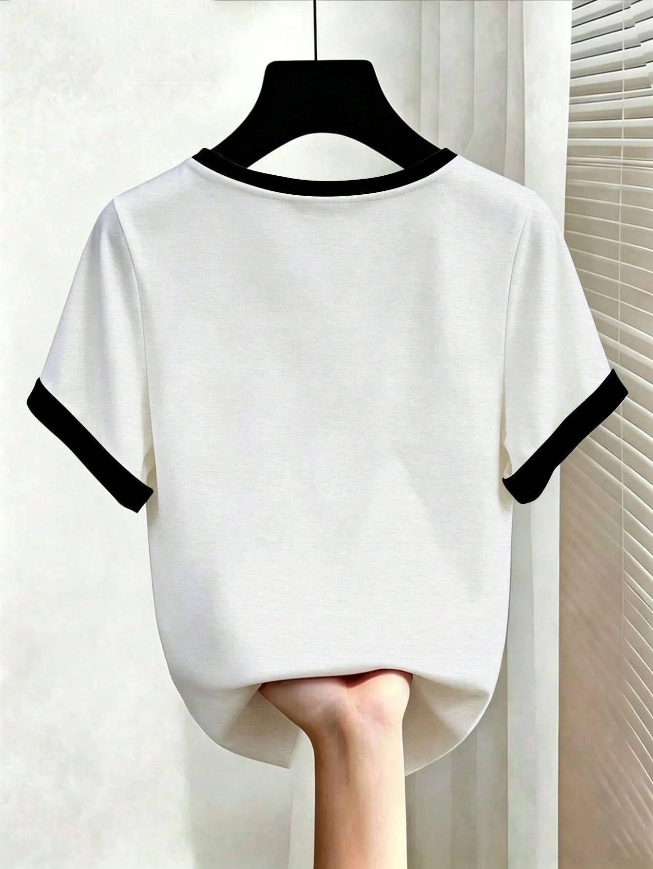 EMERY ROSE Plus Size Women's Elegant Contrast Color V-Neck Rolled Sleeve T-Shirt, Summer Casual