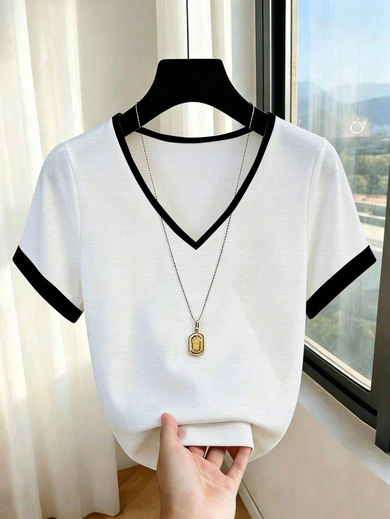 EMERY ROSE Plus Size Women's Elegant Contrast Color V-Neck Rolled Sleeve T-Shirt, Summer Casual