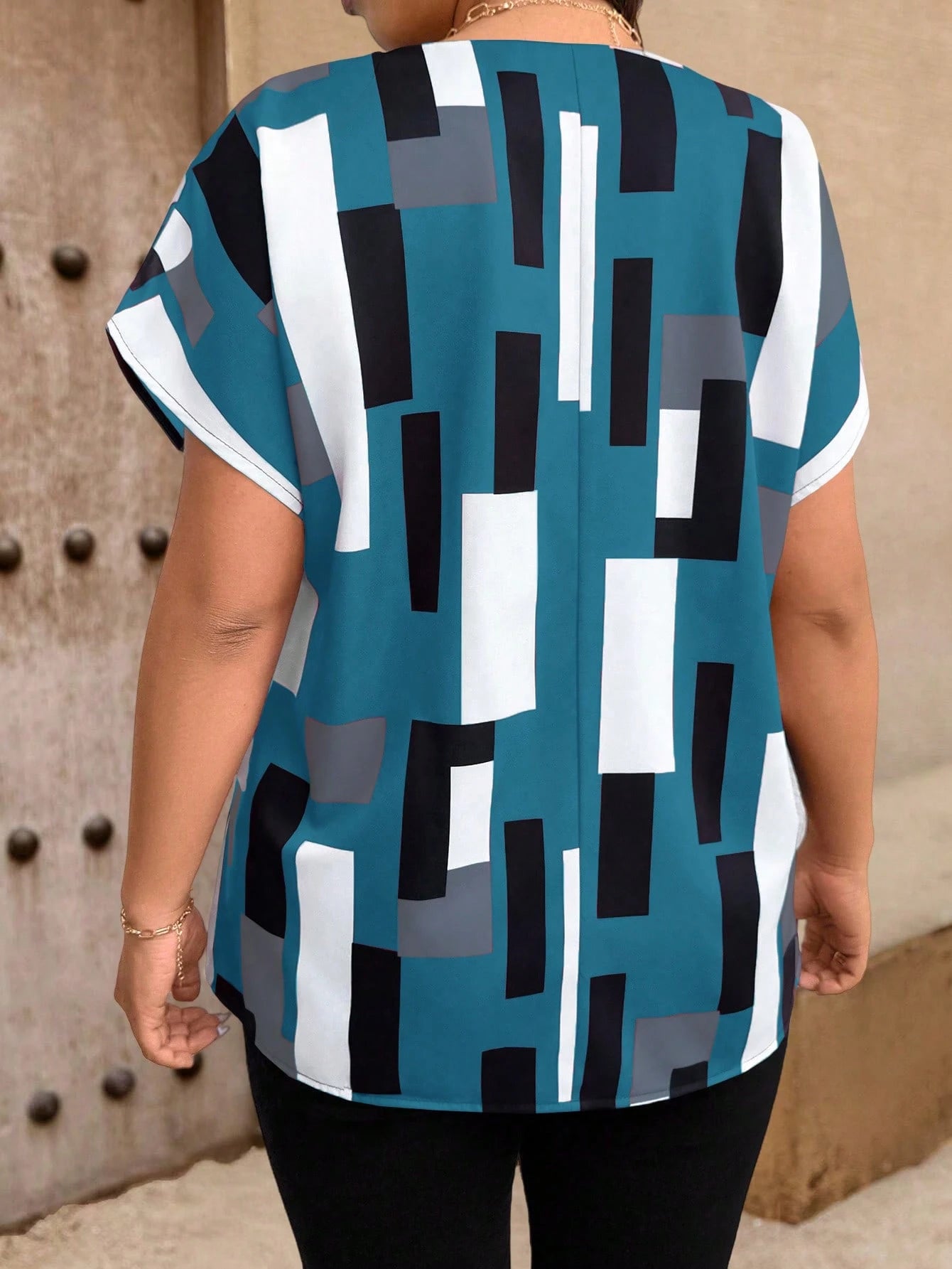EMERY ROSE Plus Size Women's Summer Casual Geometric Print Spread Collar Shirt, Short Sleeve Blouse