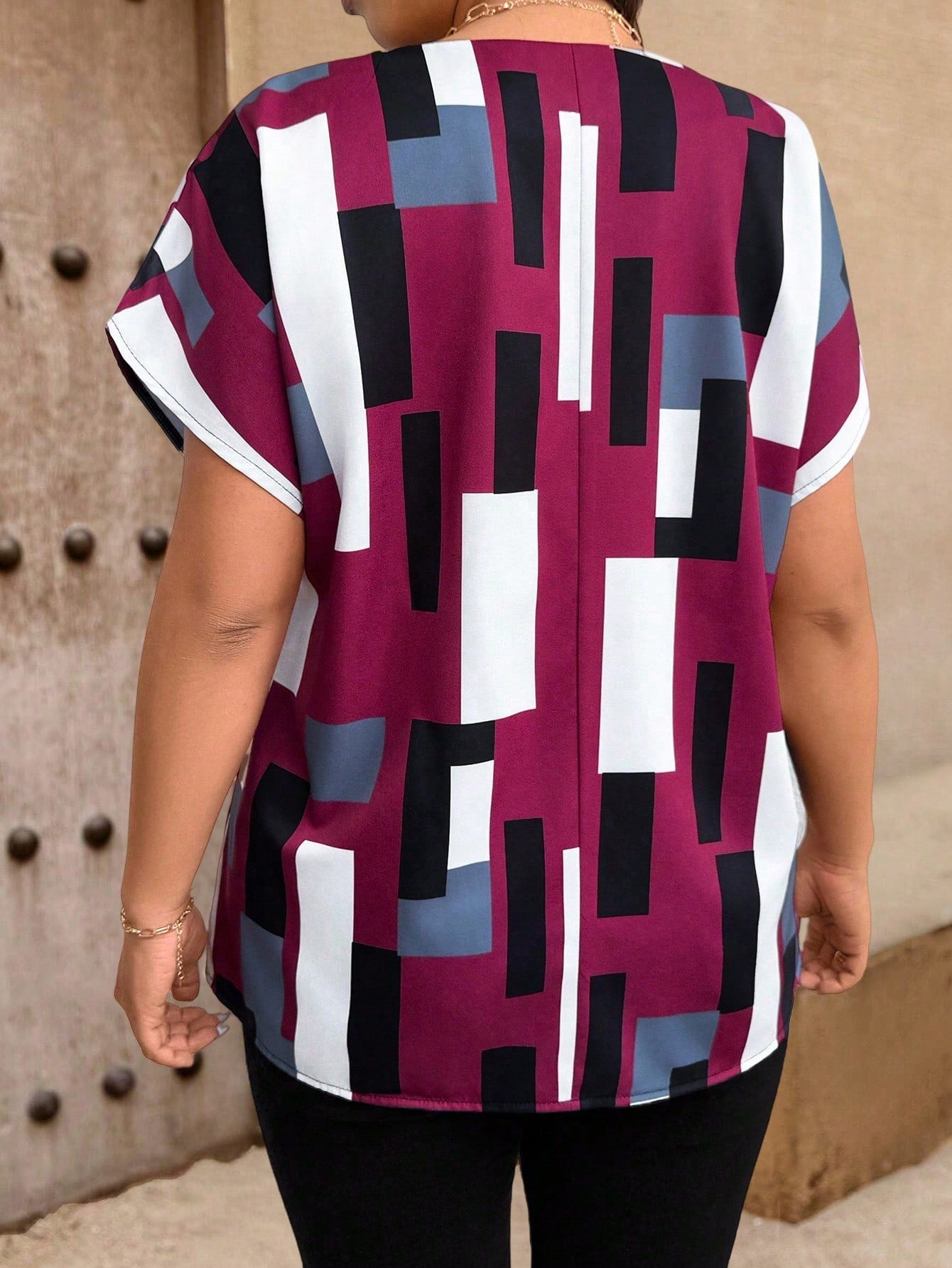 EMERY ROSE Plus Size Women's Summer Casual Geometric Print Spread Collar Shirt, Short Sleeve Blouse