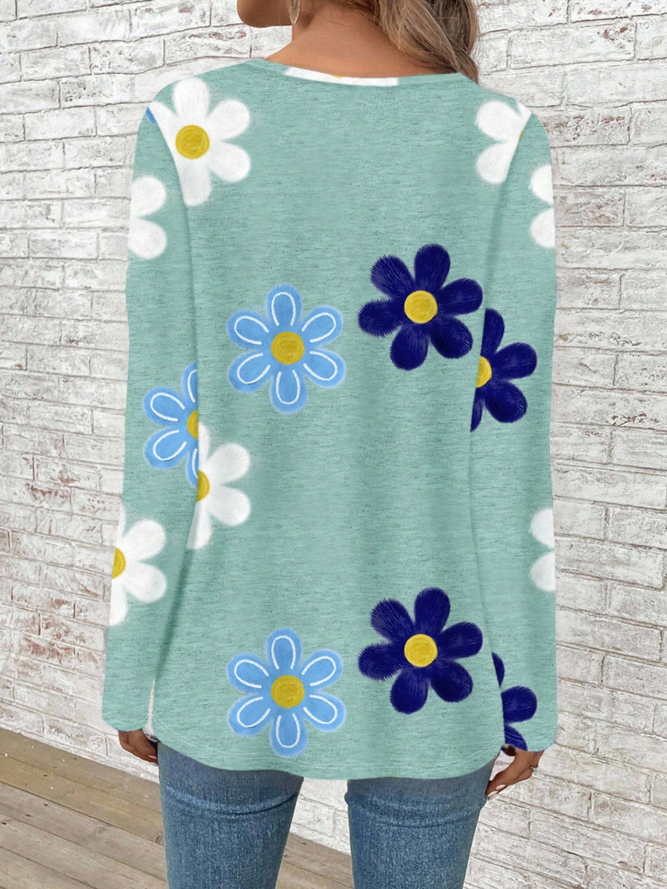 EMERY ROSE Plus Size Women's V-Neck Long Sleeve Loose T-Shirt With Textured Floral Print, Suitable For,Flower/Spring/Summer/Vacation Fall