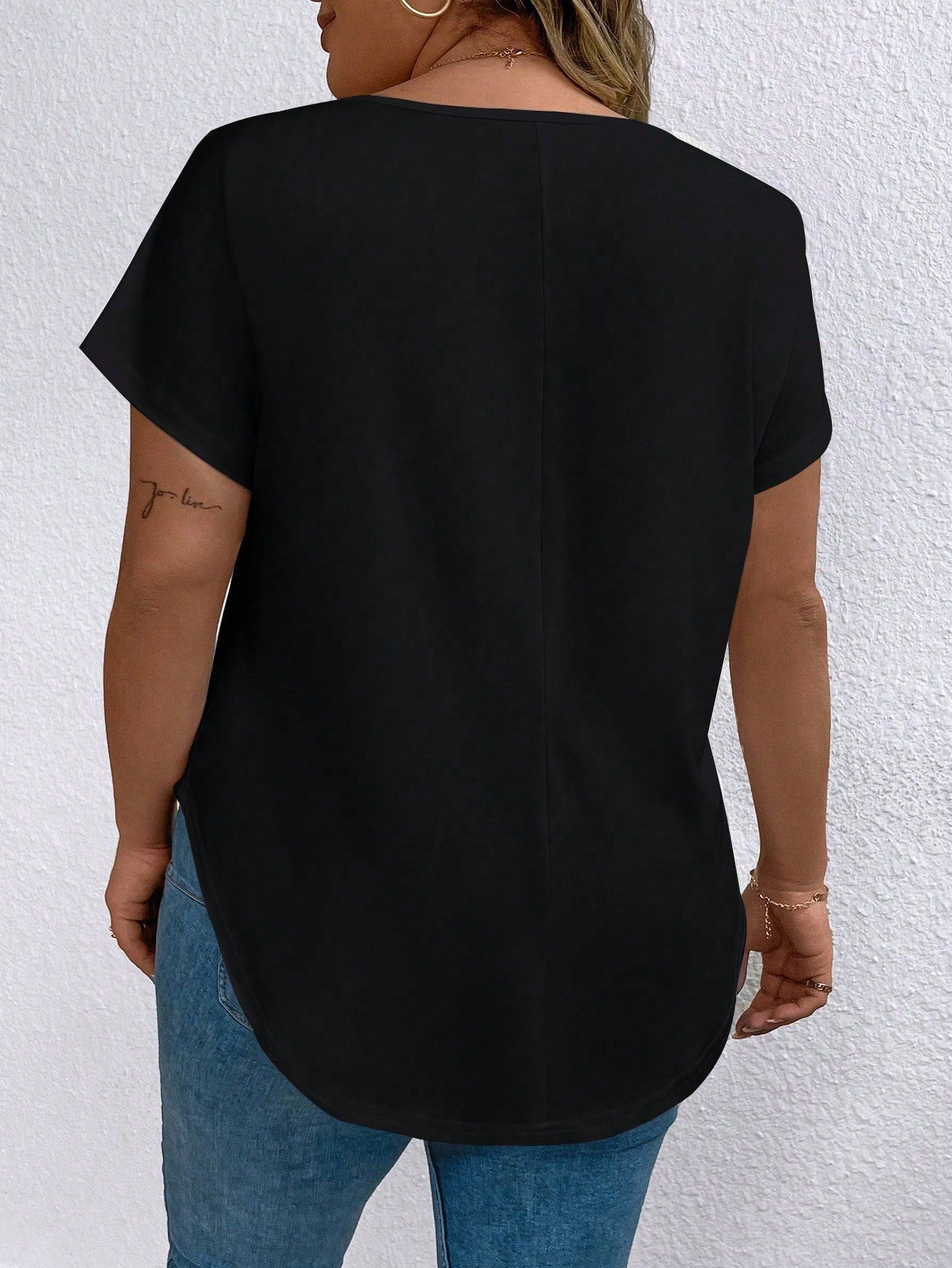 EMERY ROSE Plus Size Women's V-Neck T-Shirt With Curve Hem