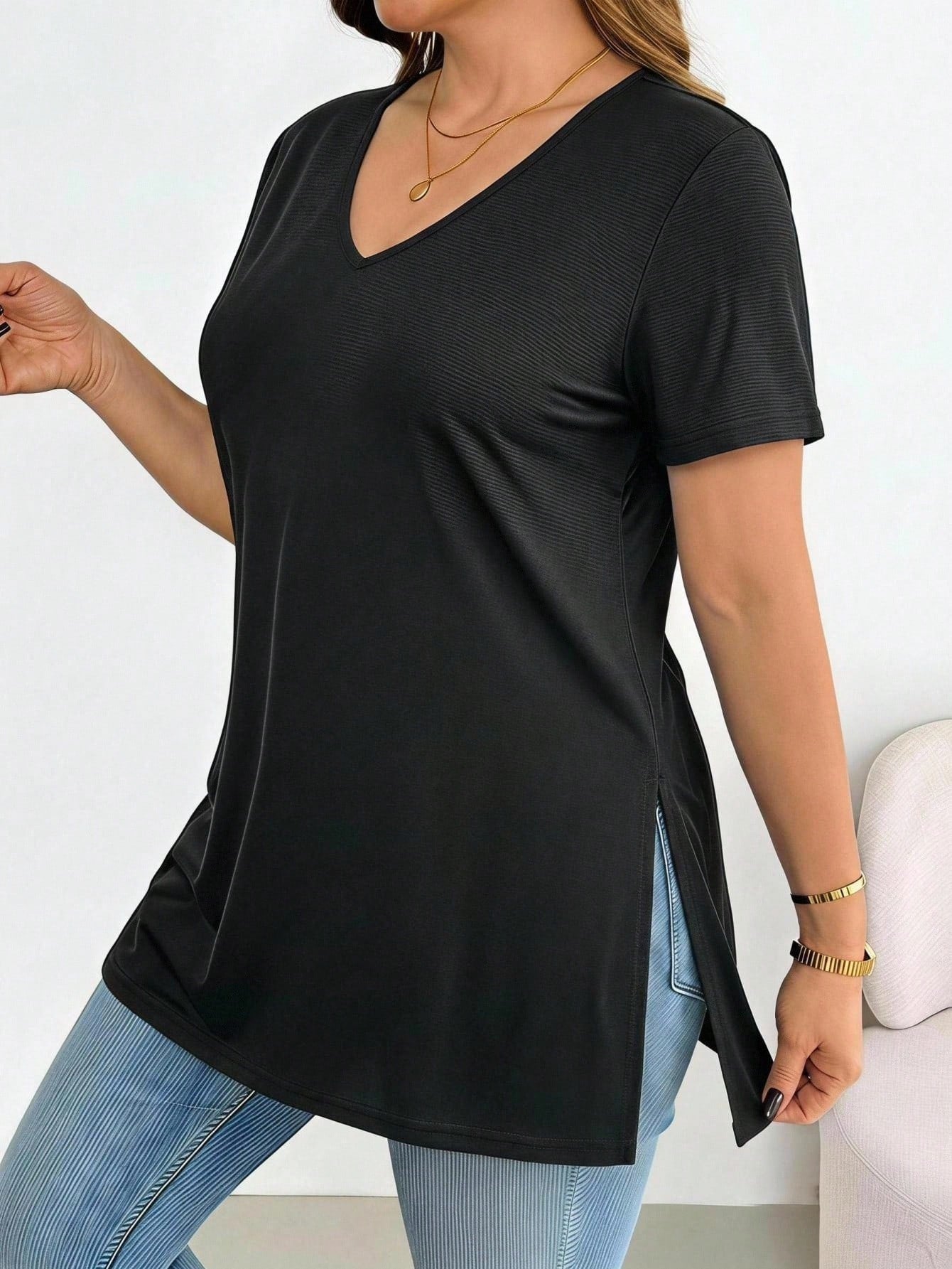 Essnce Casual Vacation Black Fabric Plus Size V-Neck Hem Slit Short Sleeve T-Shirt Suitable For Summer Black Top Date Party