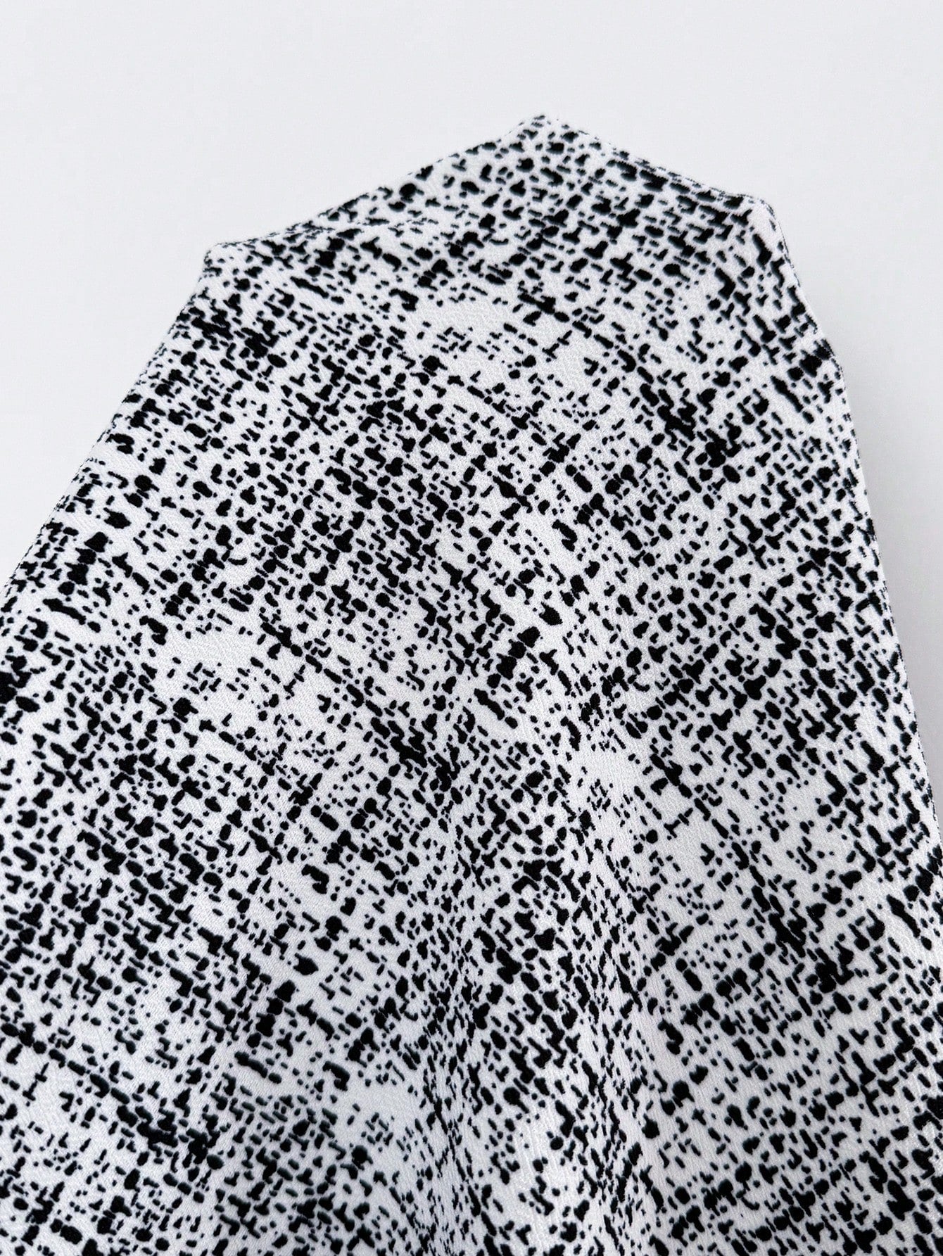 Essnce Plus Size Women's Spring/Autumn Fashion Casual Loose Comfortable Daily Basic Versatile Slimming Black & White Geometric Print Long Vest Outerwear, Autumn Outfit, Outing Top, Autumn Jacket
