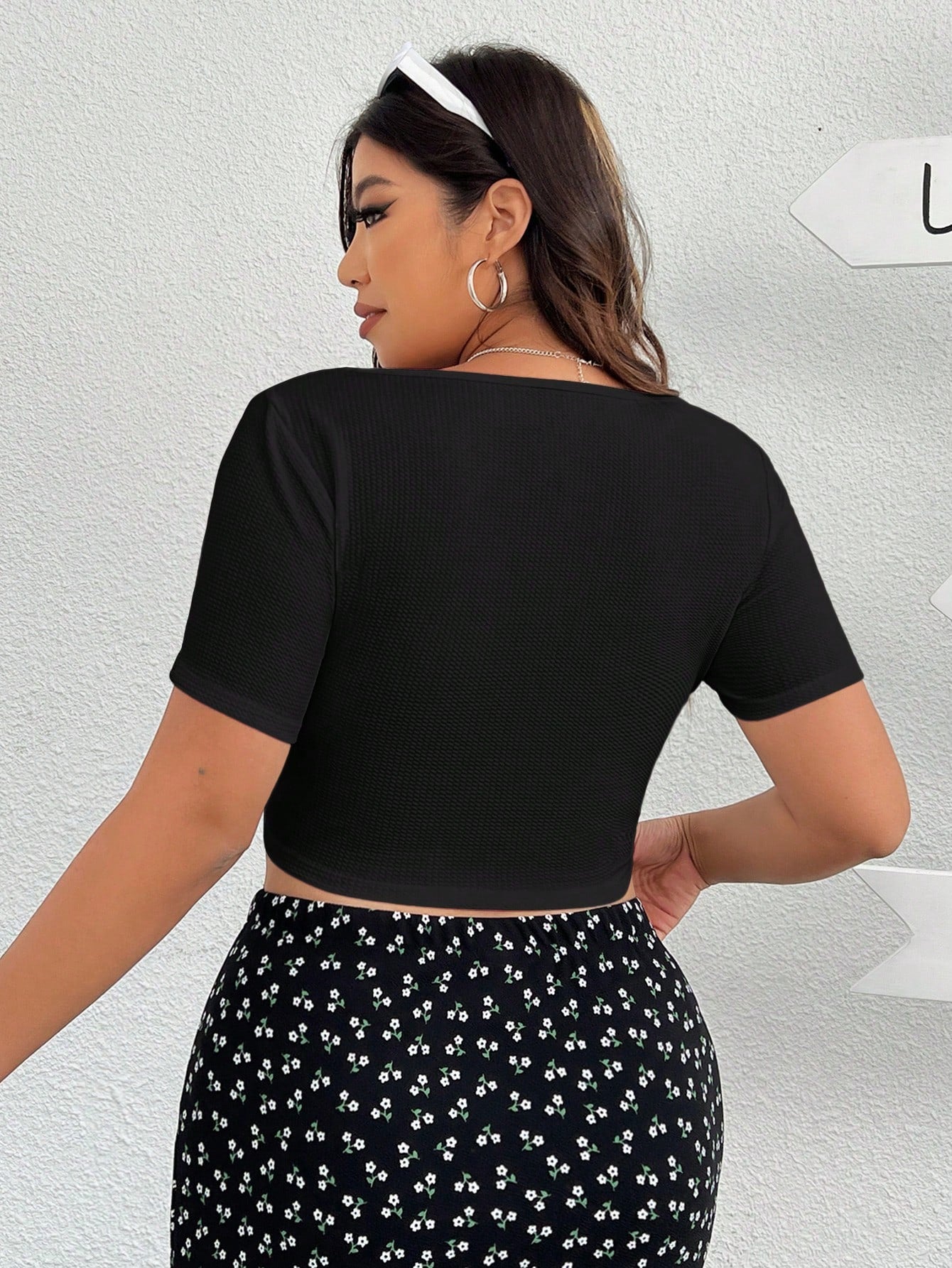 EZwear Plus Size Round Neck Short Sleeve T-Shirt With Tight Fit And Asymmetric Hemline For Summer Casual Wear