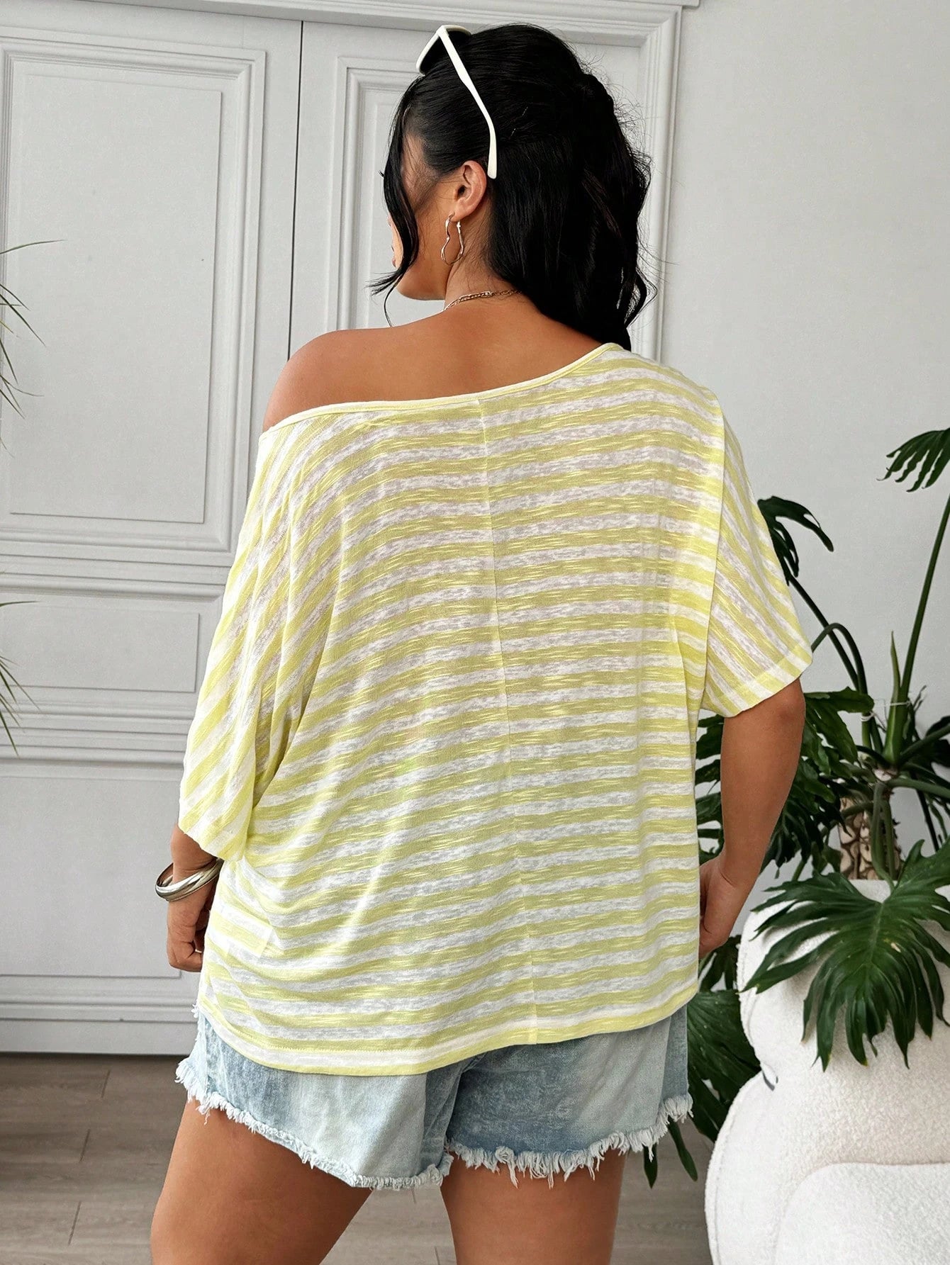 EZwear Women's Casual Minimalist Print Off-Shoulder Loose Short Sleeve T-Shirt Plus Size T-Shirt