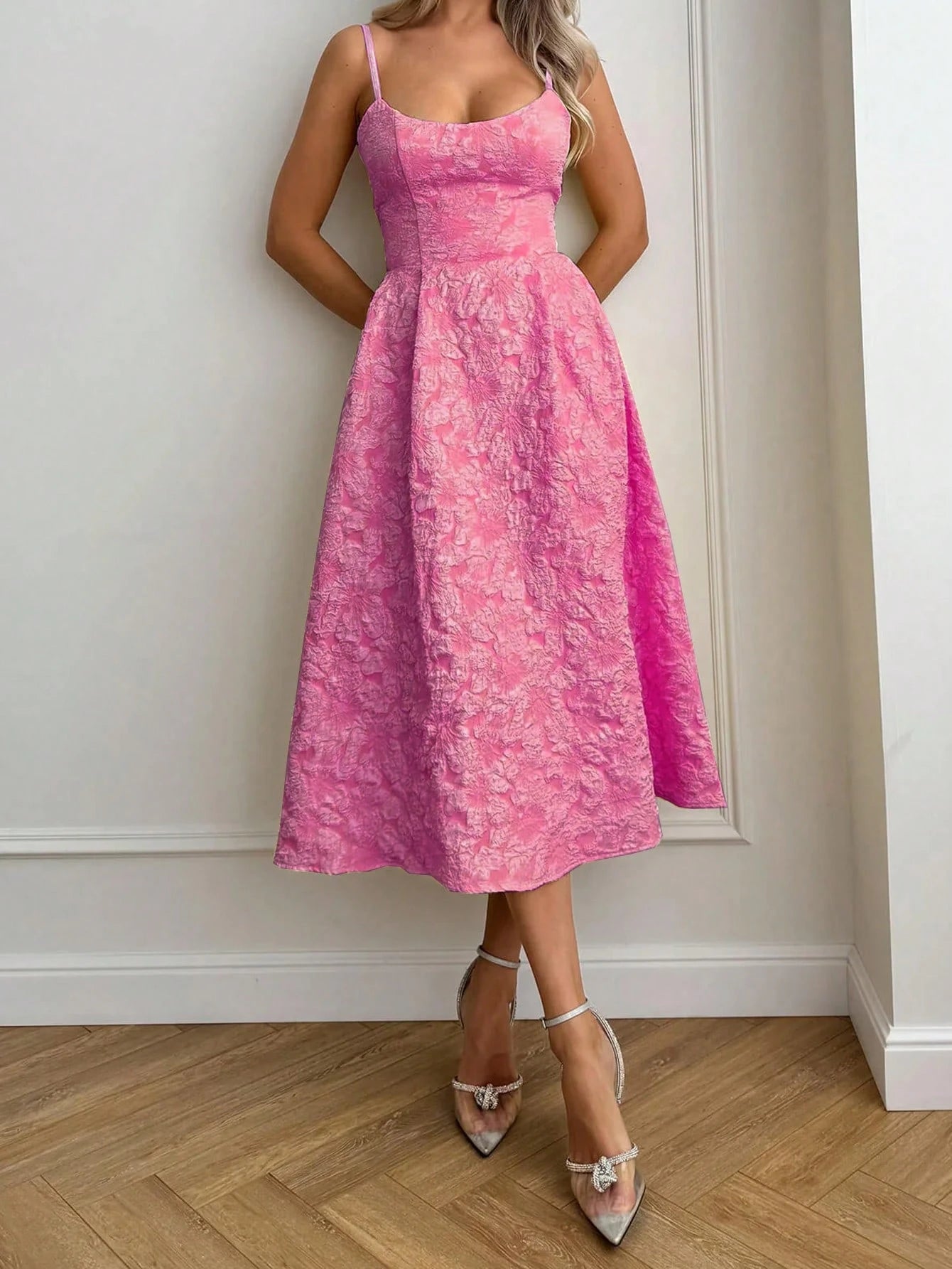 Floreya Summer Elegant Solid Color French Style High-End Elegant Light Dress Waist-Cinching Slim Fit Spaghetti Strap Midi Dress Apricot Dress Party