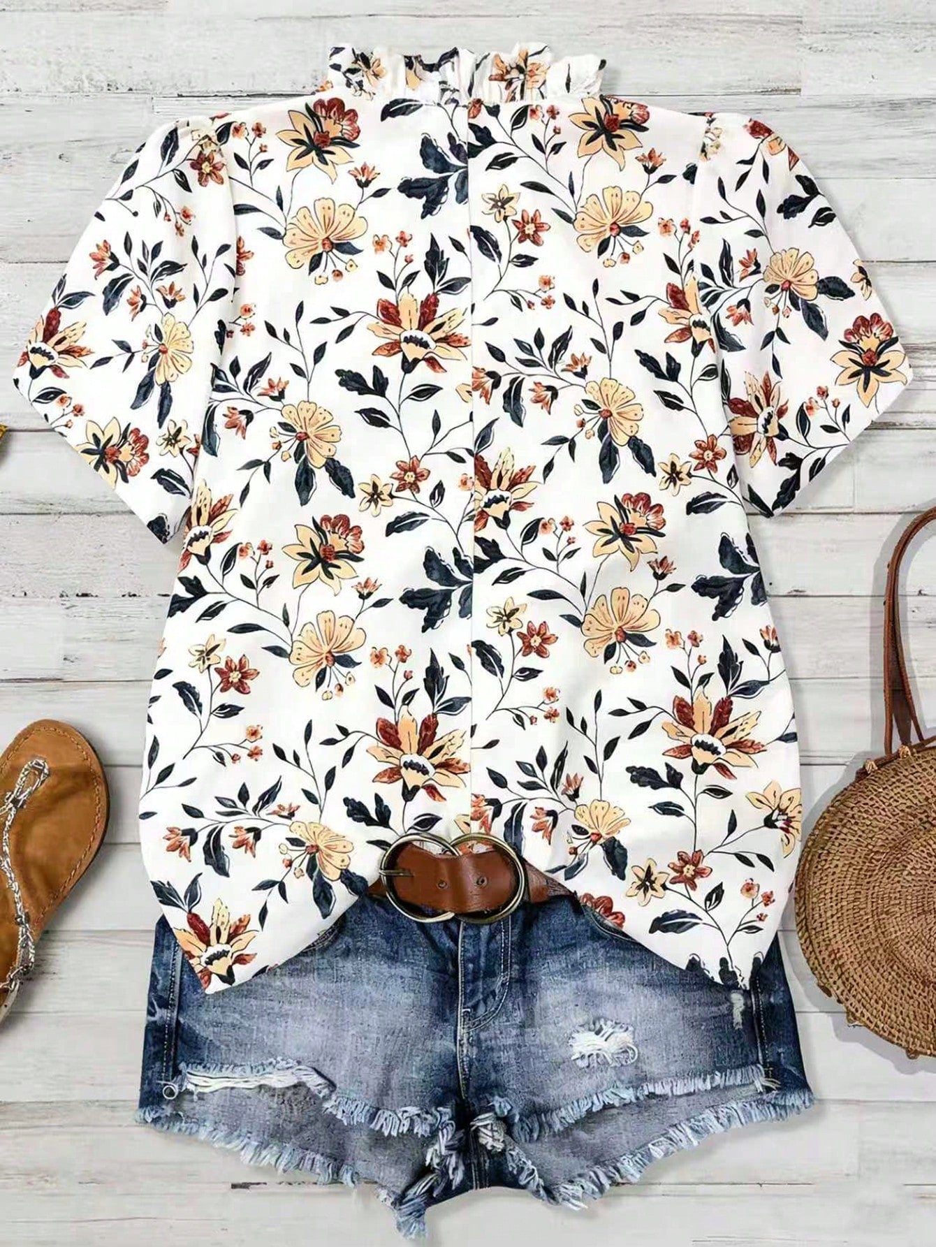 Franclia Plus Size White Floral Heart Print Blouse For Women, V-Neck Ruffle Collar Puff Short Sleeve Boho Summer Shirt, Casual Vacation Holiday Tops Outfits