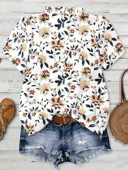 Franclia Plus Size White Floral Heart Print Blouse For Women, V-Neck Ruffle Collar Puff Short Sleeve Boho Summer Shirt, Casual Vacation Holiday Tops Outfits