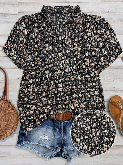 Franclia Plus Size White Floral Heart Print Blouse For Women, V-Neck Ruffle Collar Puff Short Sleeve Boho Summer Shirt, Casual Vacation Holiday Tops Outfits