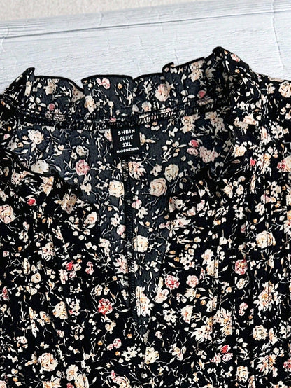 Franclia Plus Size White Floral Heart Print Blouse For Women, V-Neck Ruffle Collar Puff Short Sleeve Boho Summer Shirt, Casual Vacation Holiday Tops Outfits