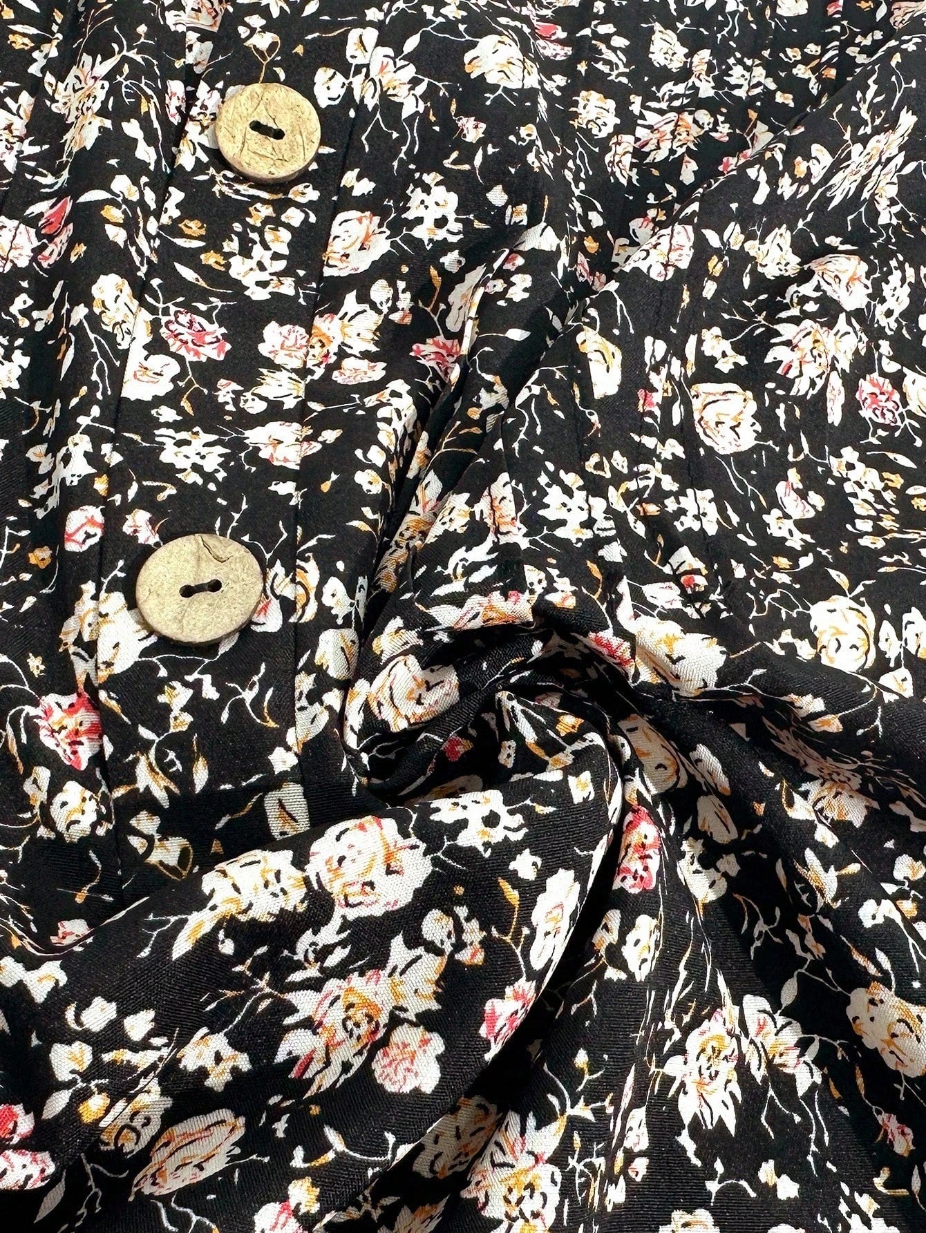 Franclia Plus Size White Floral Heart Print Blouse For Women, V-Neck Ruffle Collar Puff Short Sleeve Boho Summer Shirt, Casual Vacation Holiday Tops Outfits