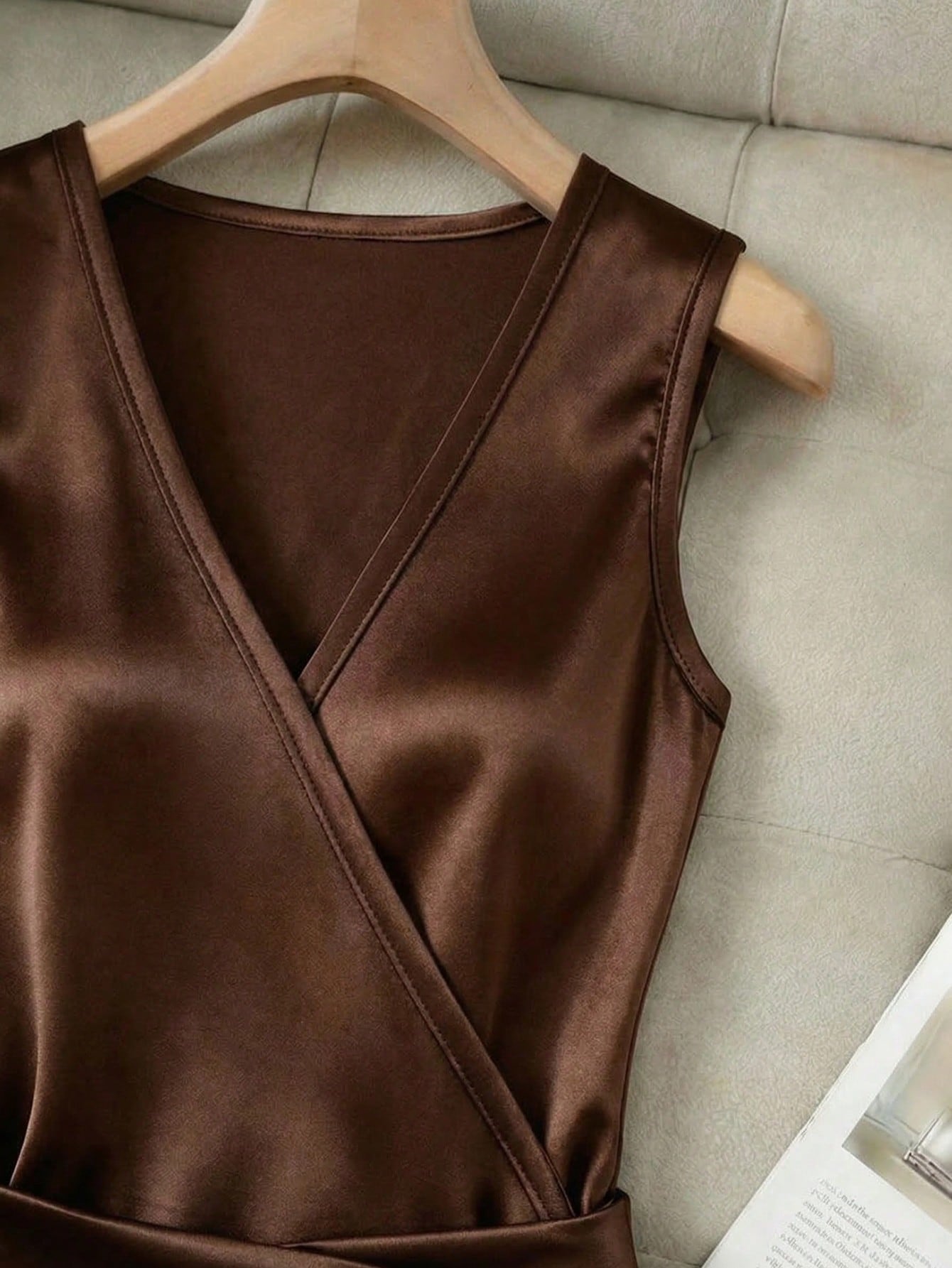 Franclia Women Summer Coffee Brown Satin Crossover V-Neck Sleeveless Pleated Bodycon Dress, Autumn Seksi Chic Date Night, Elegant Asymmetric Party Wear