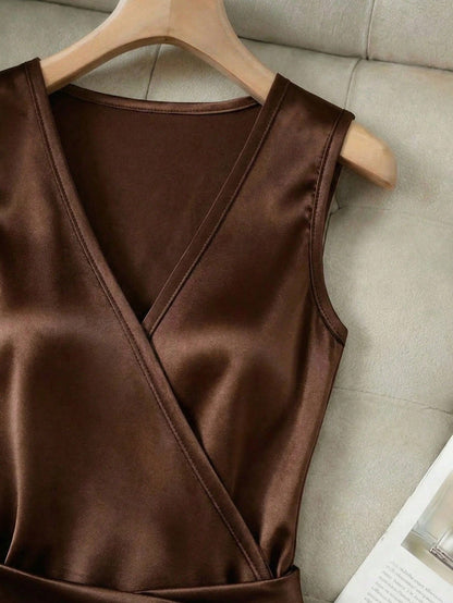 Franclia Women Summer Coffee Brown Satin Crossover V-Neck Sleeveless Pleated Bodycon Dress, Autumn Seksi Chic Date Night, Elegant Asymmetric Party Wear