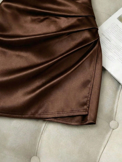 Franclia Women Summer Coffee Brown Satin Crossover V-Neck Sleeveless Pleated Bodycon Dress, Autumn Seksi Chic Date Night, Elegant Asymmetric Party Wear