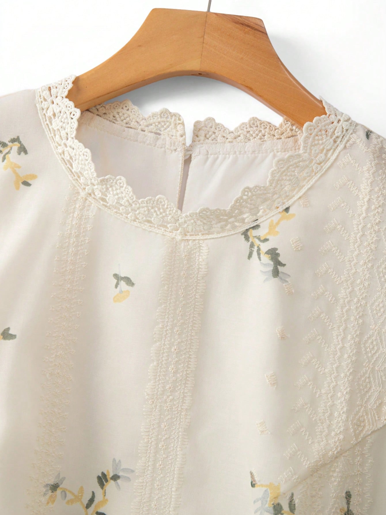 GlowEve CURVE Plus Size Women Summer Fashionable Elegant Embroidered Floral Round Neck Sleeveless Lace Patchwork Blouse