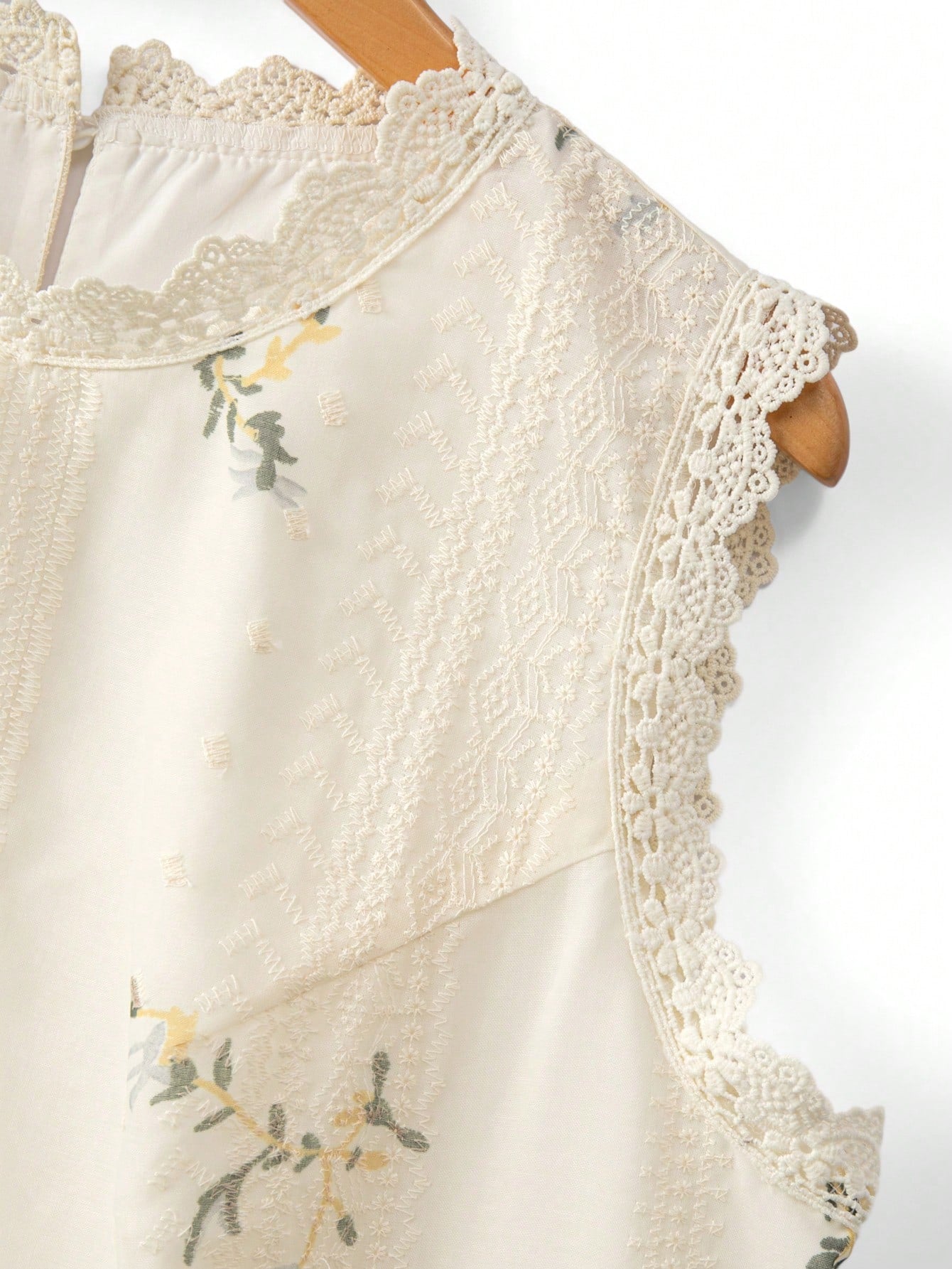 GlowEve CURVE Plus Size Women Summer Fashionable Elegant Embroidered Floral Round Neck Sleeveless Lace Patchwork Blouse
