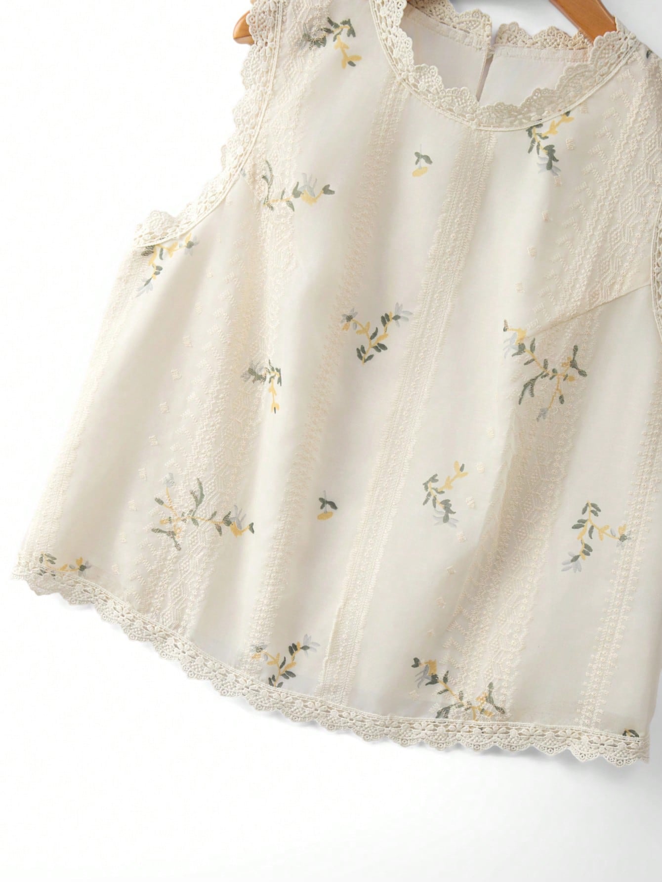 GlowEve CURVE Plus Size Women Summer Fashionable Elegant Embroidered Floral Round Neck Sleeveless Lace Patchwork Blouse