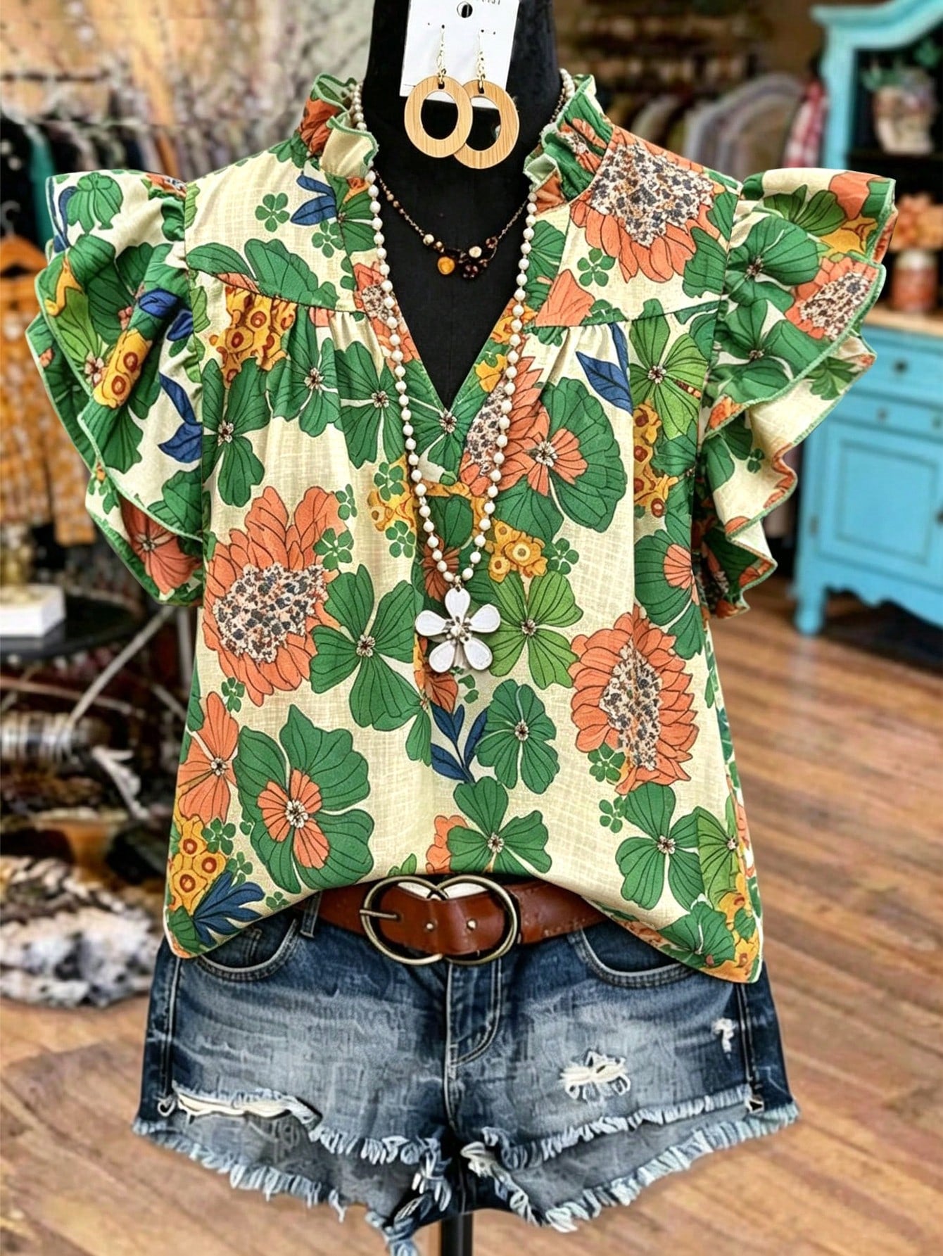 Linhara A Large-Sized Pleated V-Neck Floral Shirt With Flowing Sleeves, Perfect For Summer Vacations