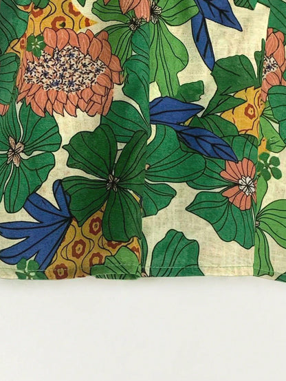 Linhara A Large-Sized Pleated V-Neck Floral Shirt With Flowing Sleeves, Perfect For Summer Vacations