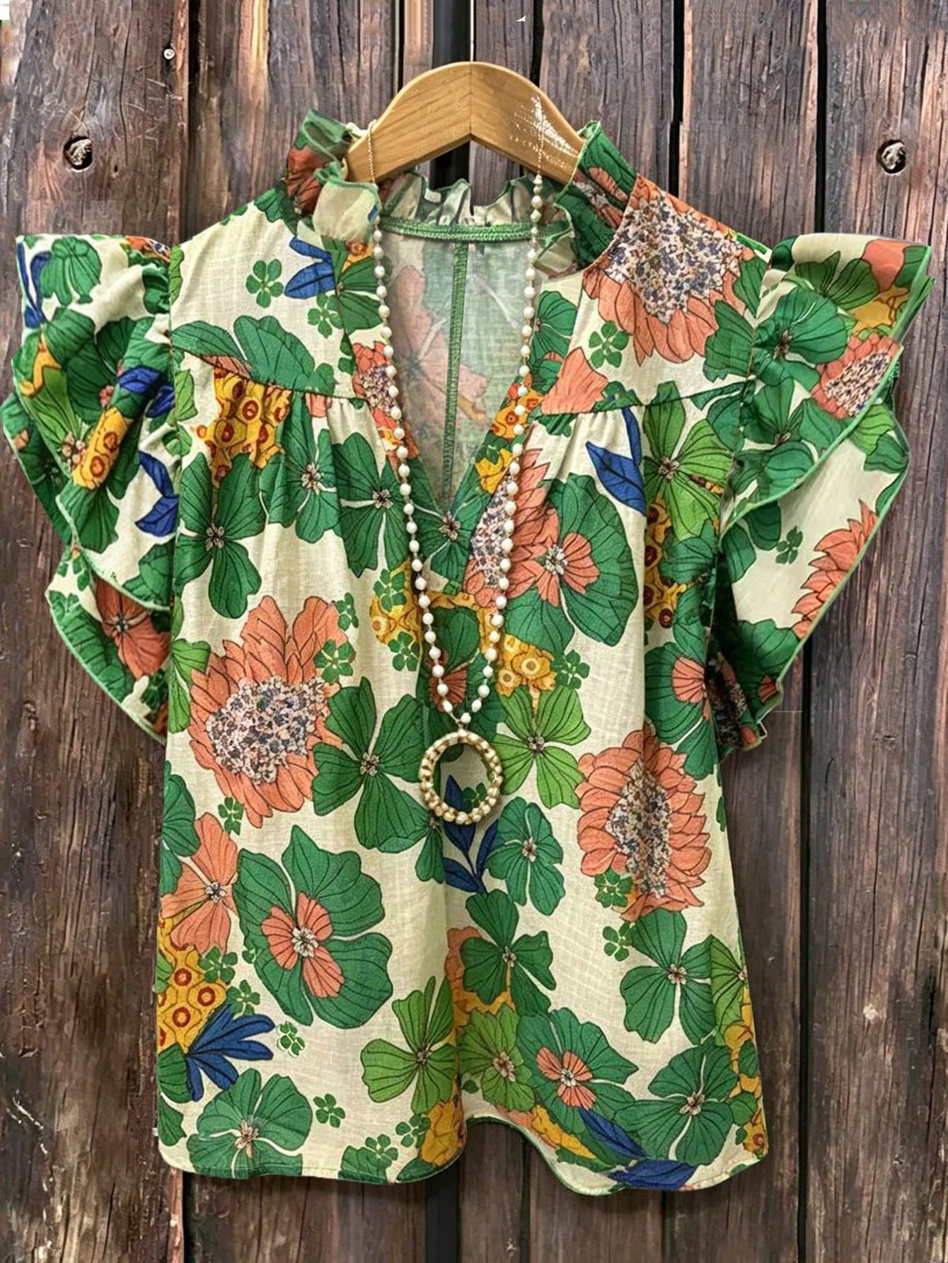 Linhara A Large-Sized Pleated V-Neck Floral Shirt With Flowing Sleeves, Perfect For Summer Vacations