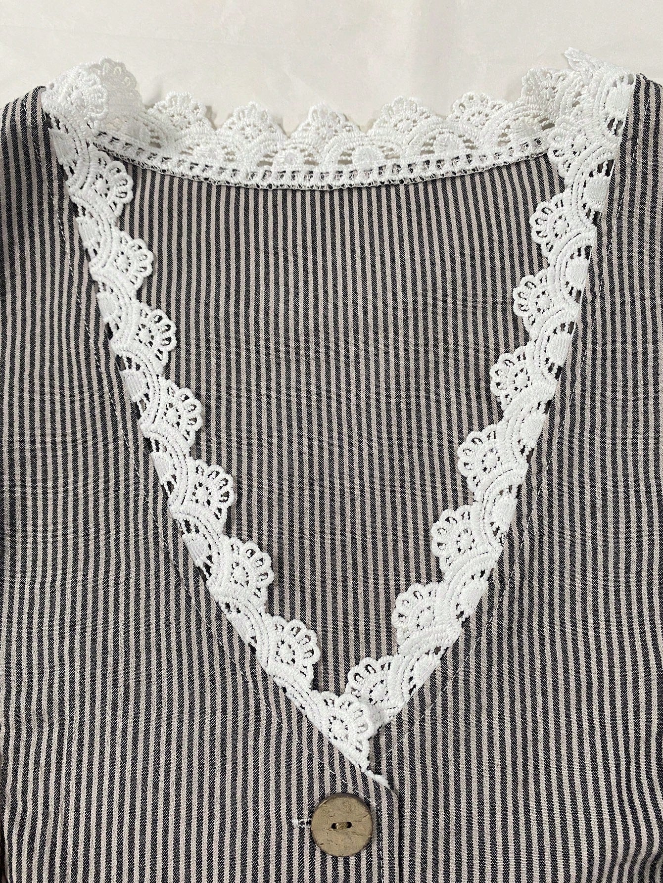 Linhara CURVE Plus Size Women's New Spring/Summer Series/V-Neck, Single Button Design, Lace Decor, No Waist Design, Short Women's Vest Top, Women's Summer Top Vintage Striped Vest Lace Decor V-Neck Si