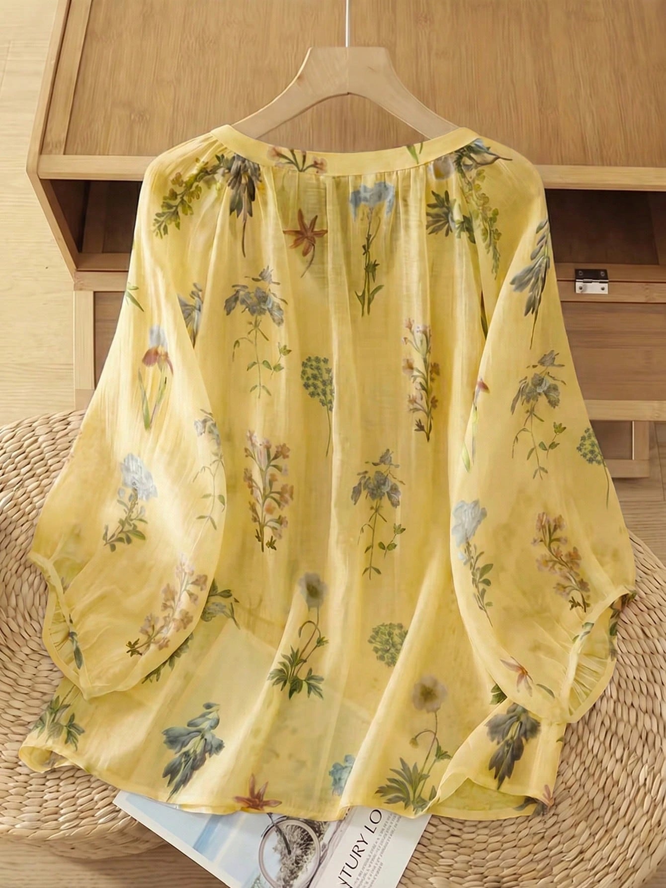 Linhara Vintage V-Neck Lantern Sleeve Loose Casual Plus Size Women Blouse