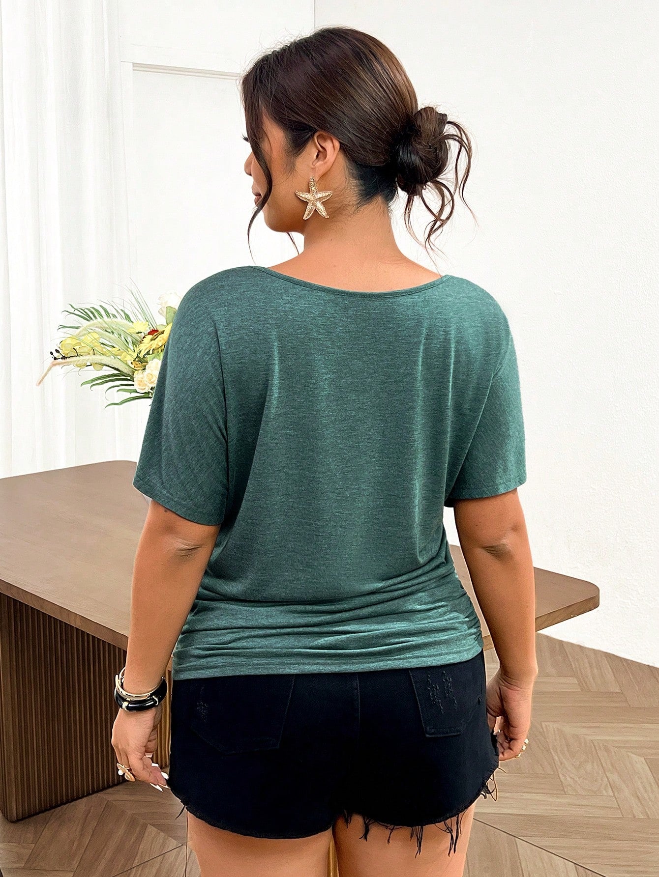 Lounesse Plus Size Women's Solid Color Pleated Casual Versatile Everyday Outing T-Shirt