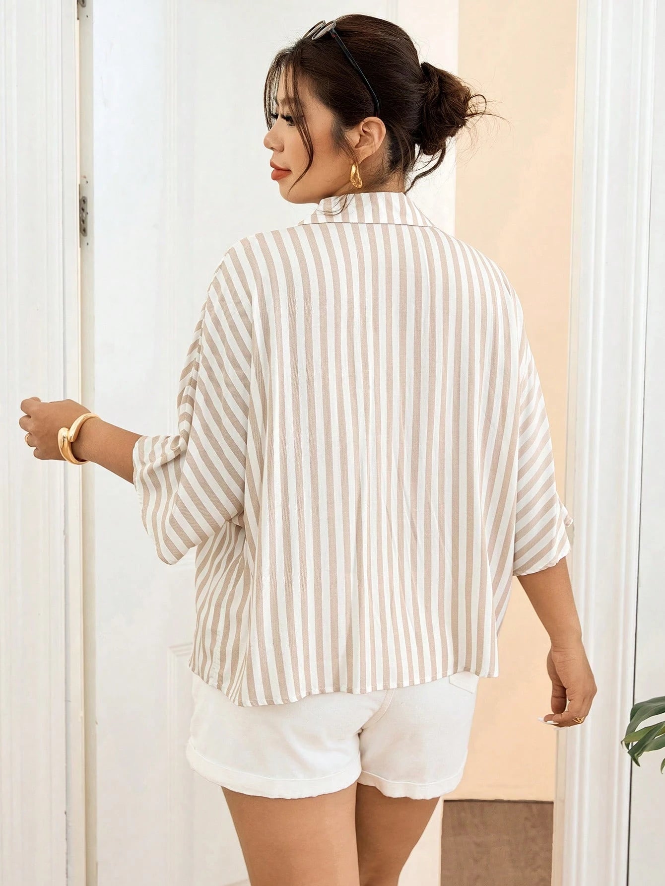 Lounesse Plus Size Women Striped Half Sleeve ShirtShorts Sets Apricot White Autumn 70s Beach Vacation Eleganza Holiday Vacation Outfits Curve
