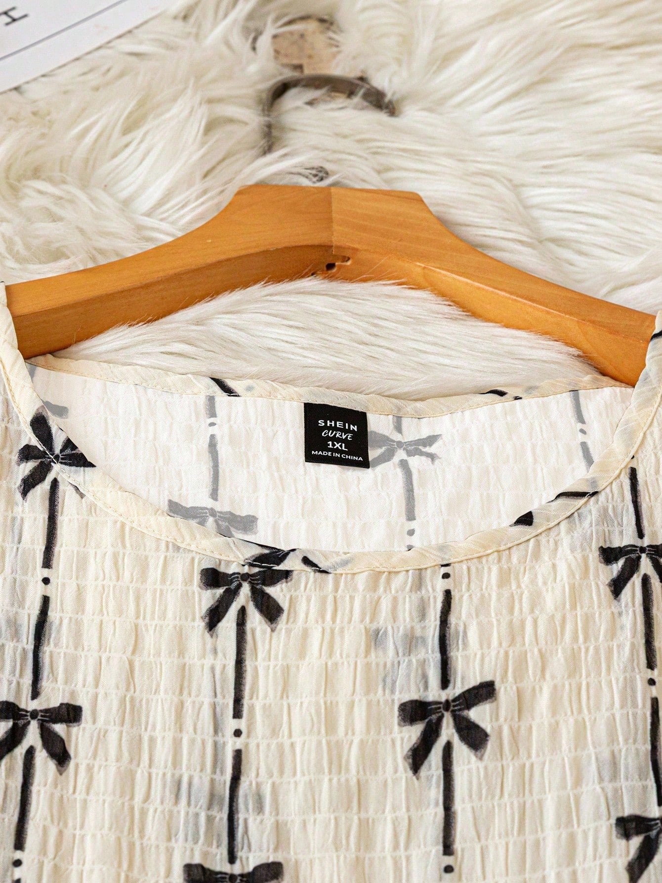LUNE Plus Size Bow Print Short Sleeve Textured Round Neck Blouse