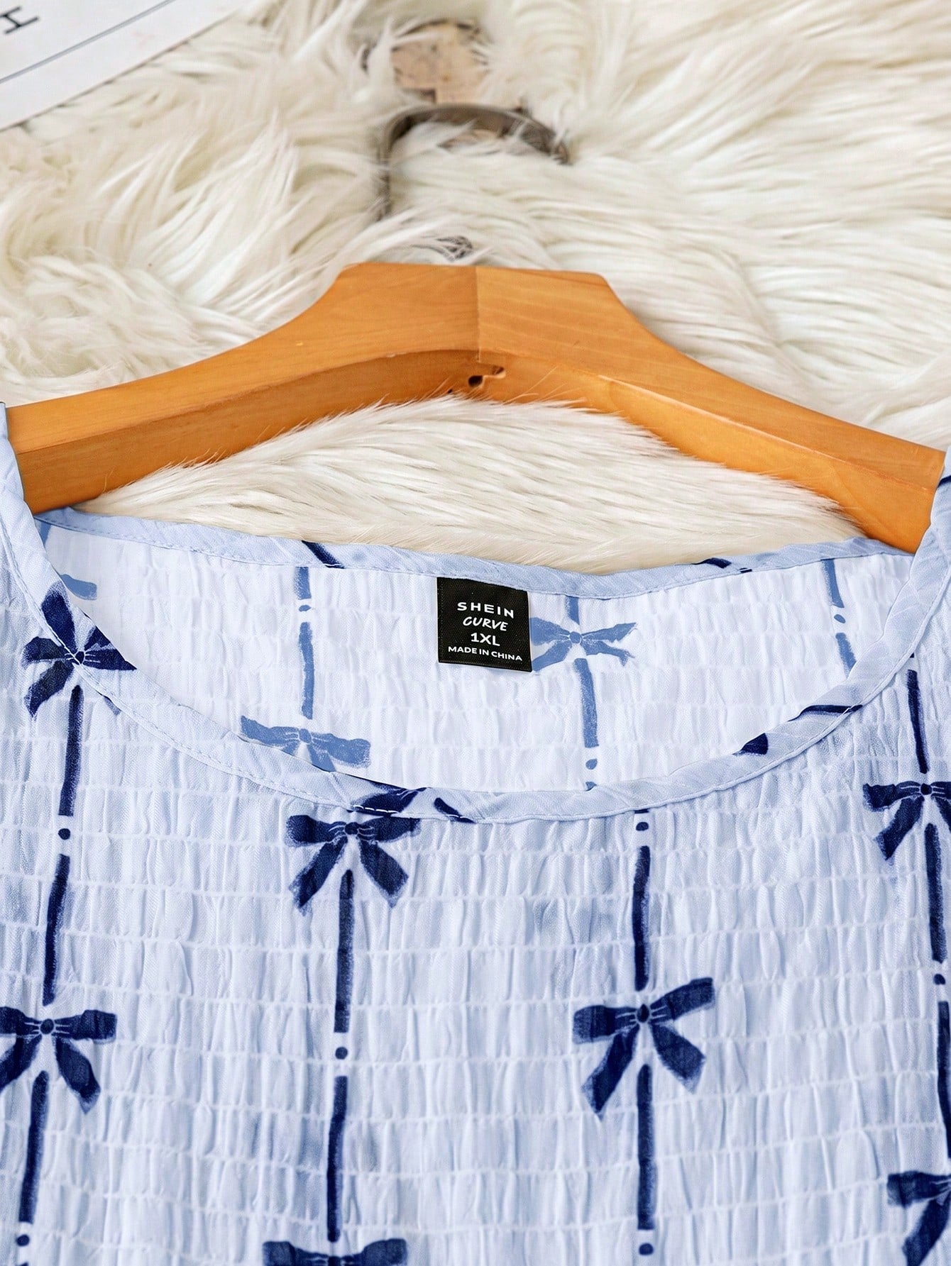 LUNE Plus Size Bow Print Short Sleeve Textured Round Neck Blouse