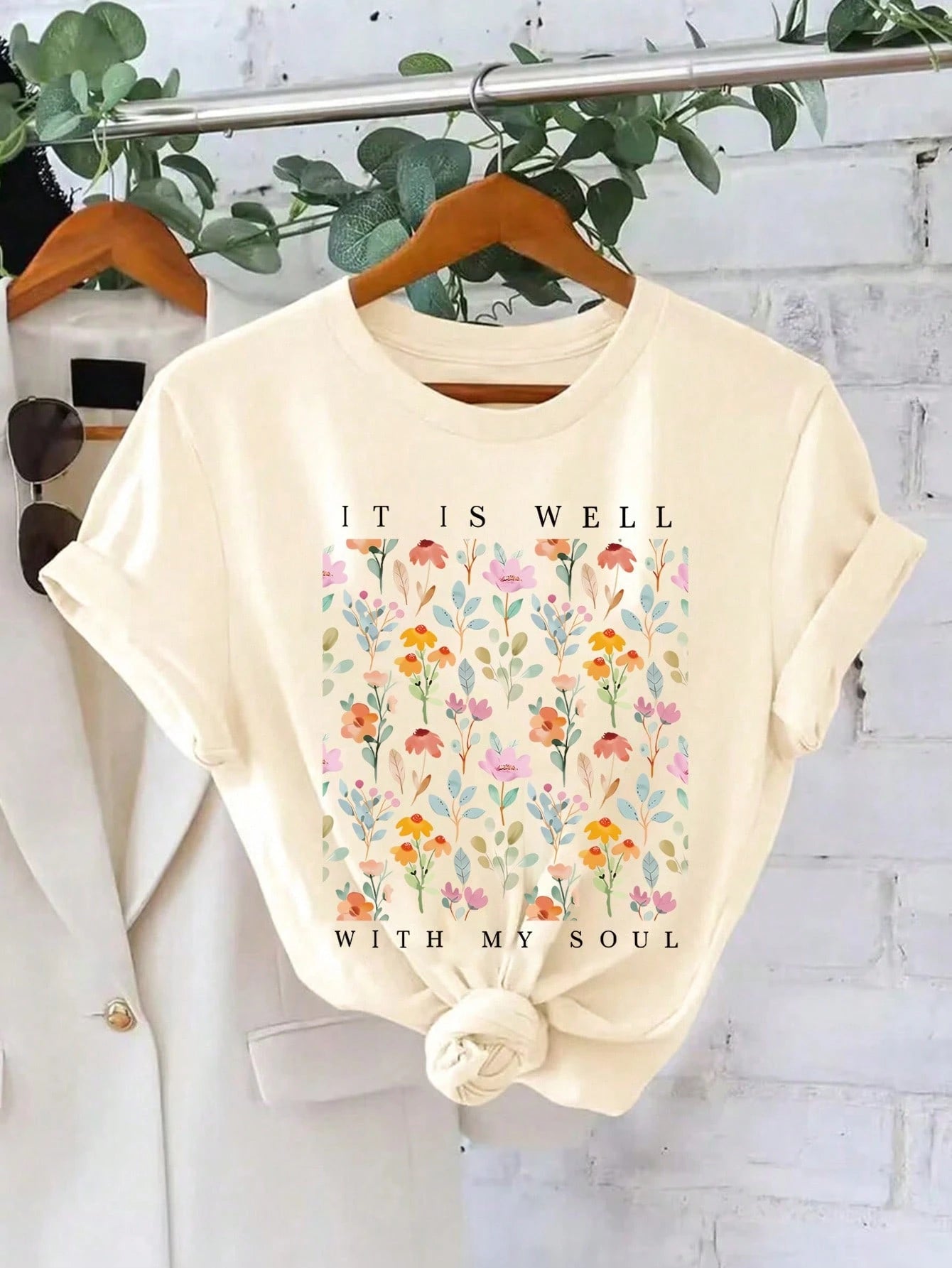LUNE Women Wearing Round Neck, Short Sleeves, Printed Letters And Flowers On The Chest For Summer Short Sleeves