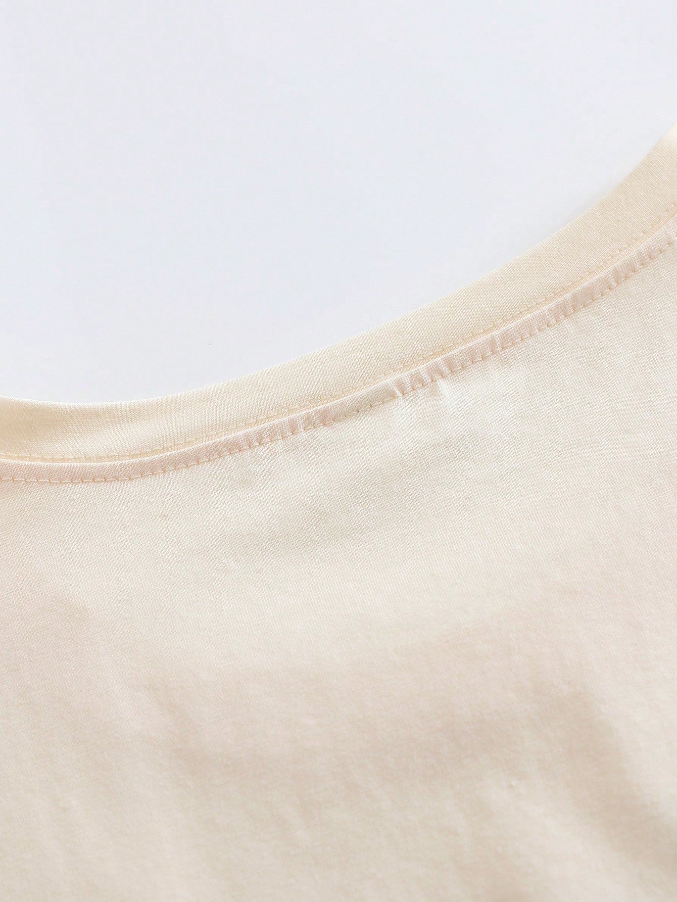 LUNE Women Wearing Round Neck, Short Sleeves, Printed Letters And Flowers On The Chest For Summer Short Sleeves