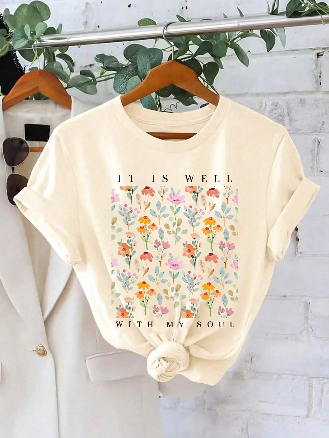 LUNE Women Wearing Round Neck, Short Sleeves, Printed Letters And Flowers On The Chest For Summer Short Sleeves