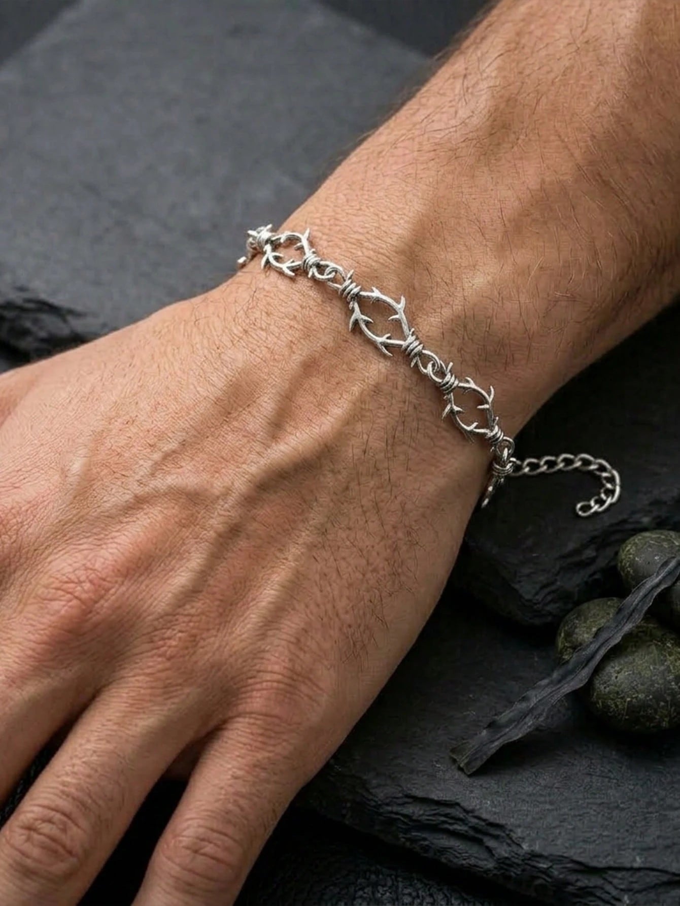Men's Thorn Iron Belt Spiked Bracelet, Punk Hip Hop Style, High-Quality Bracelet, Hypoallergenic, Unique Style, Suitable For Everyday Wear And Dates.